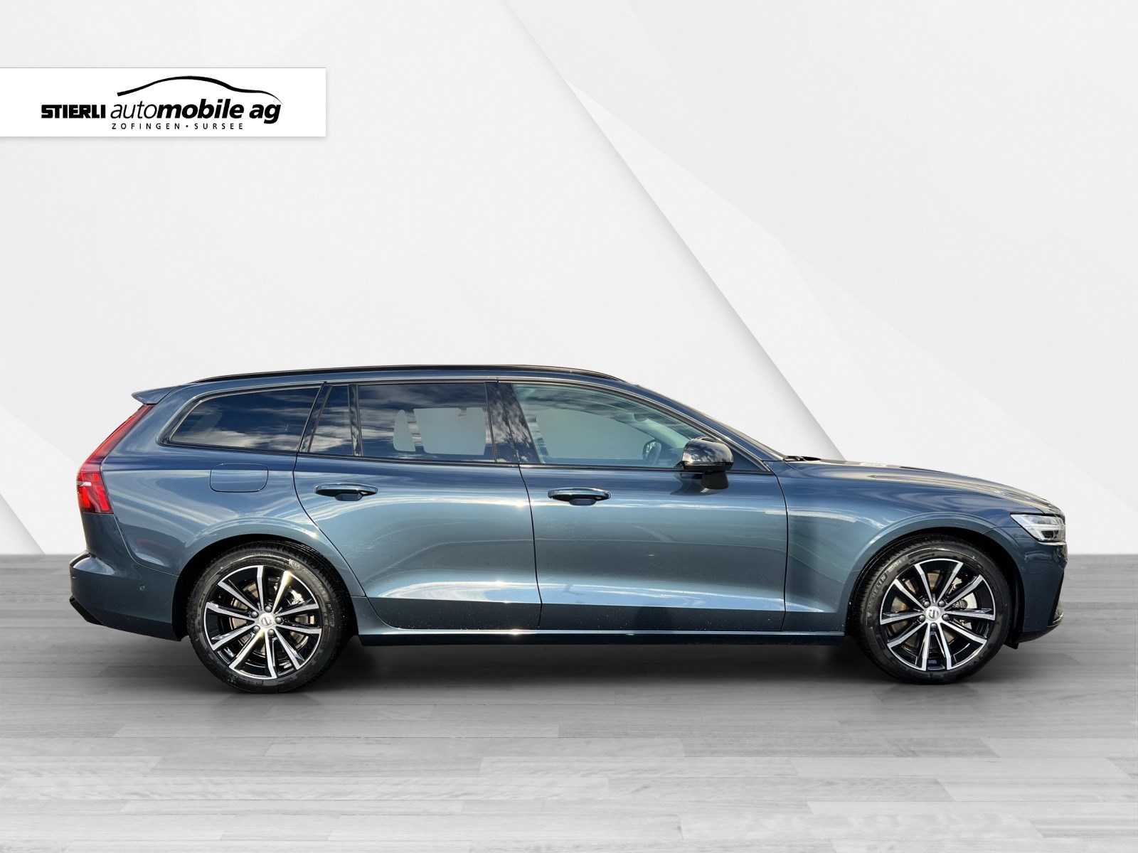 VOLVO V60 2.0 T8 TE Ultra Dark eAWD-showroom-element-3