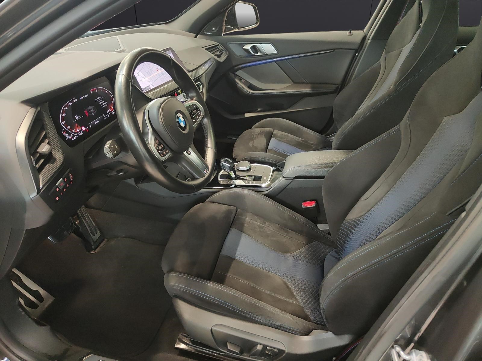 BMW M135i xDrive-showroom-element-1