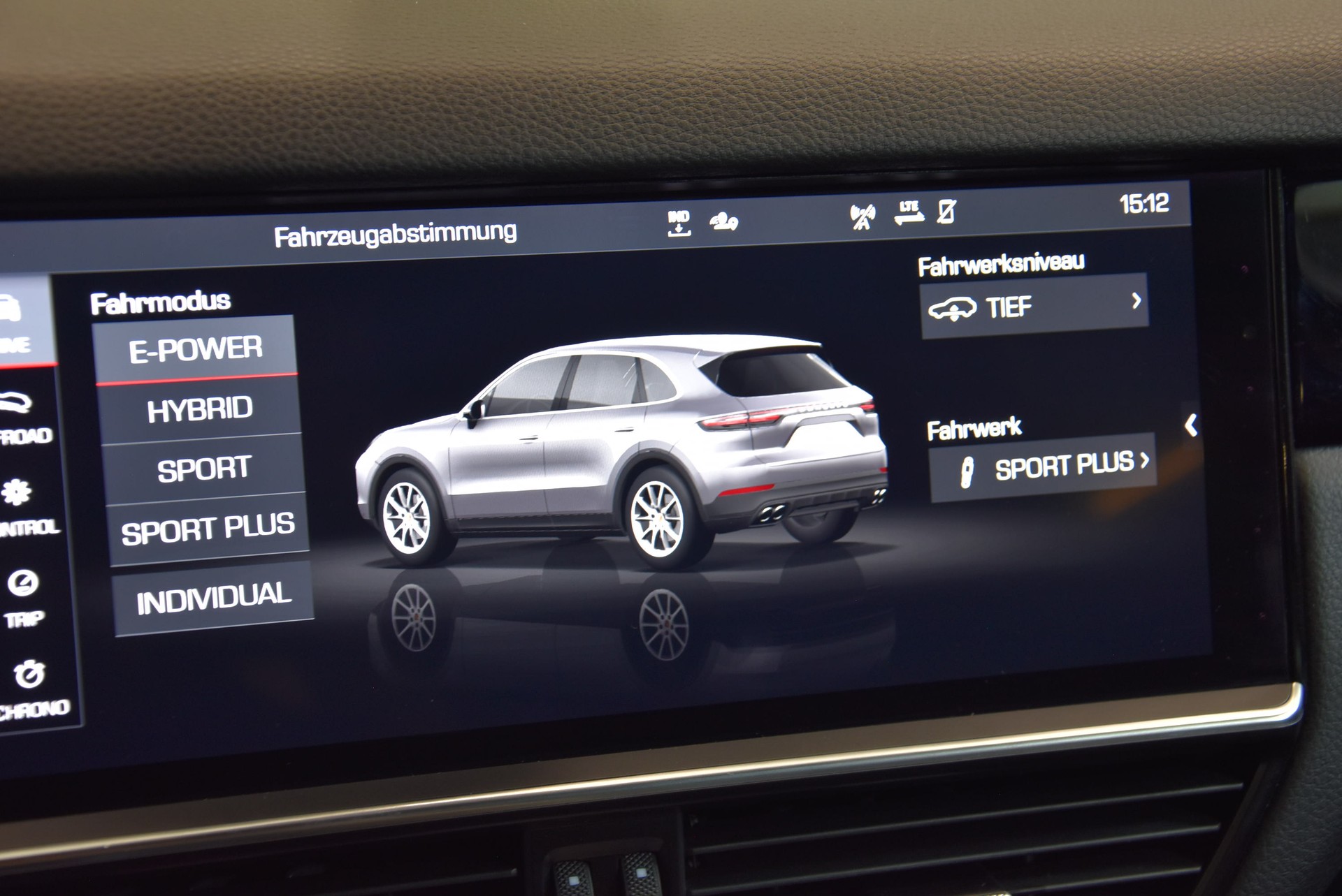 PORSCHE Cayenne E-Hybrid-image-9