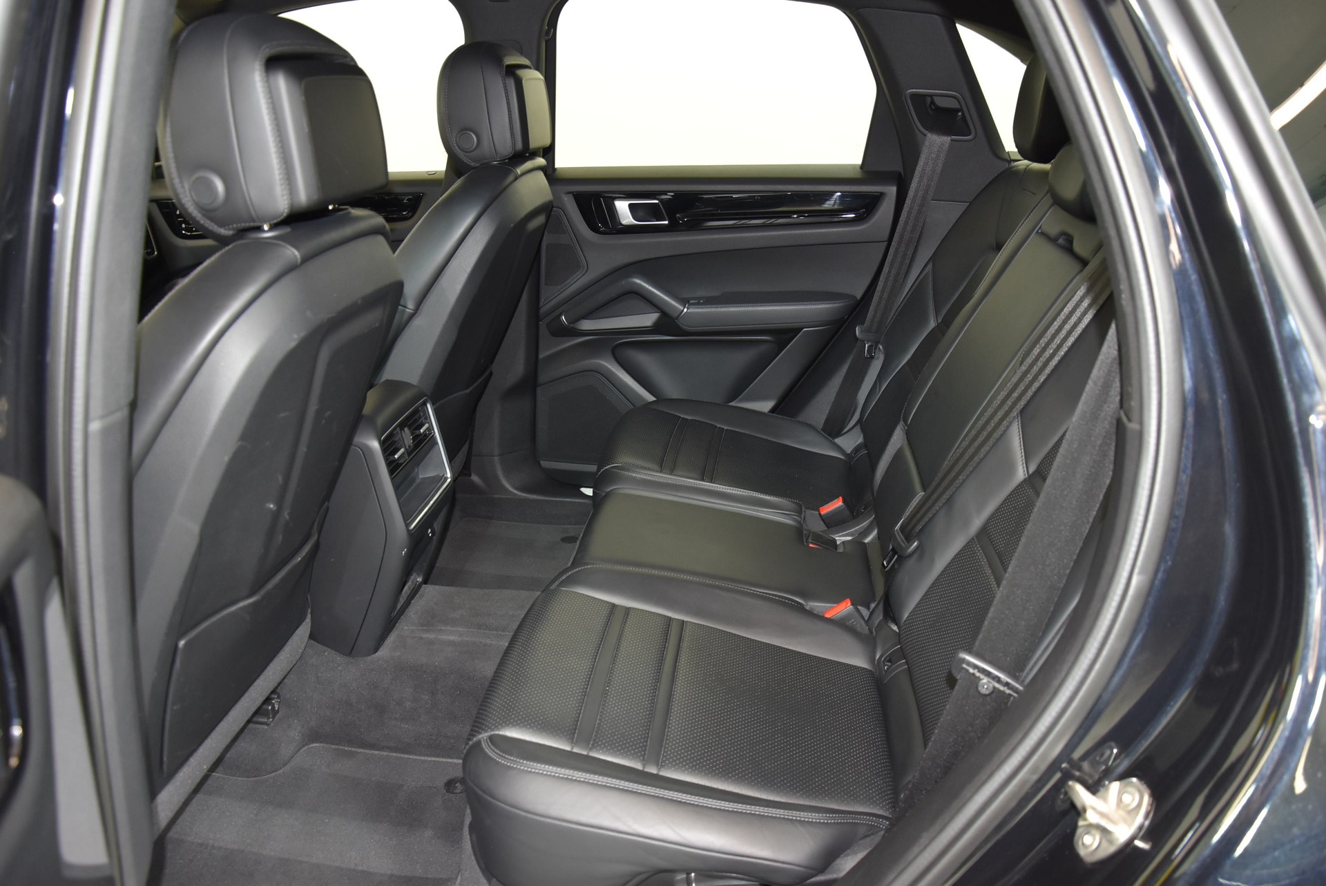 PORSCHE Cayenne E-Hybrid-image-7