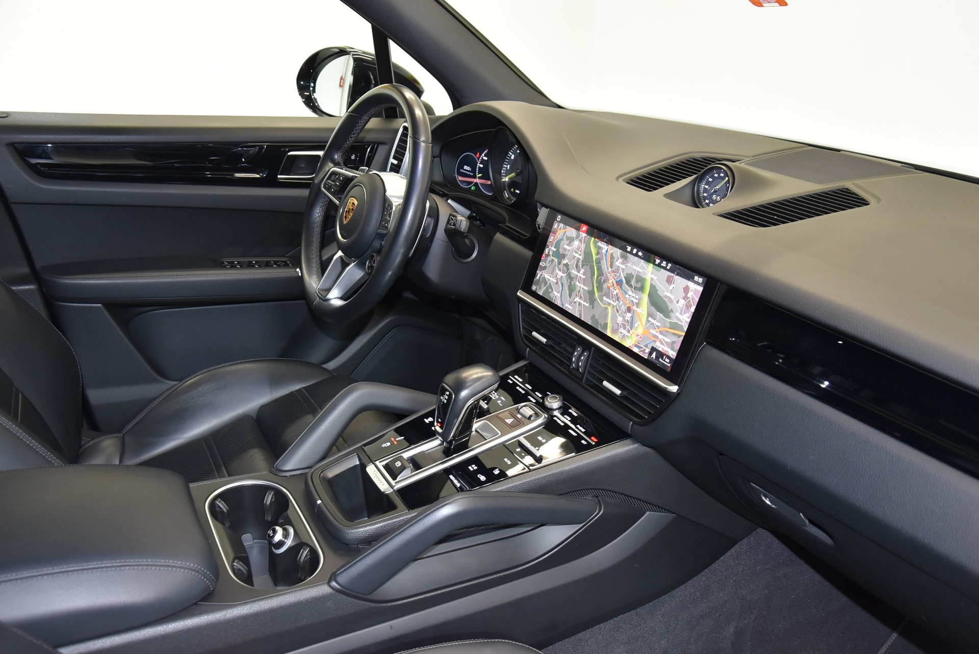 PORSCHE Cayenne E-Hybrid-image-4