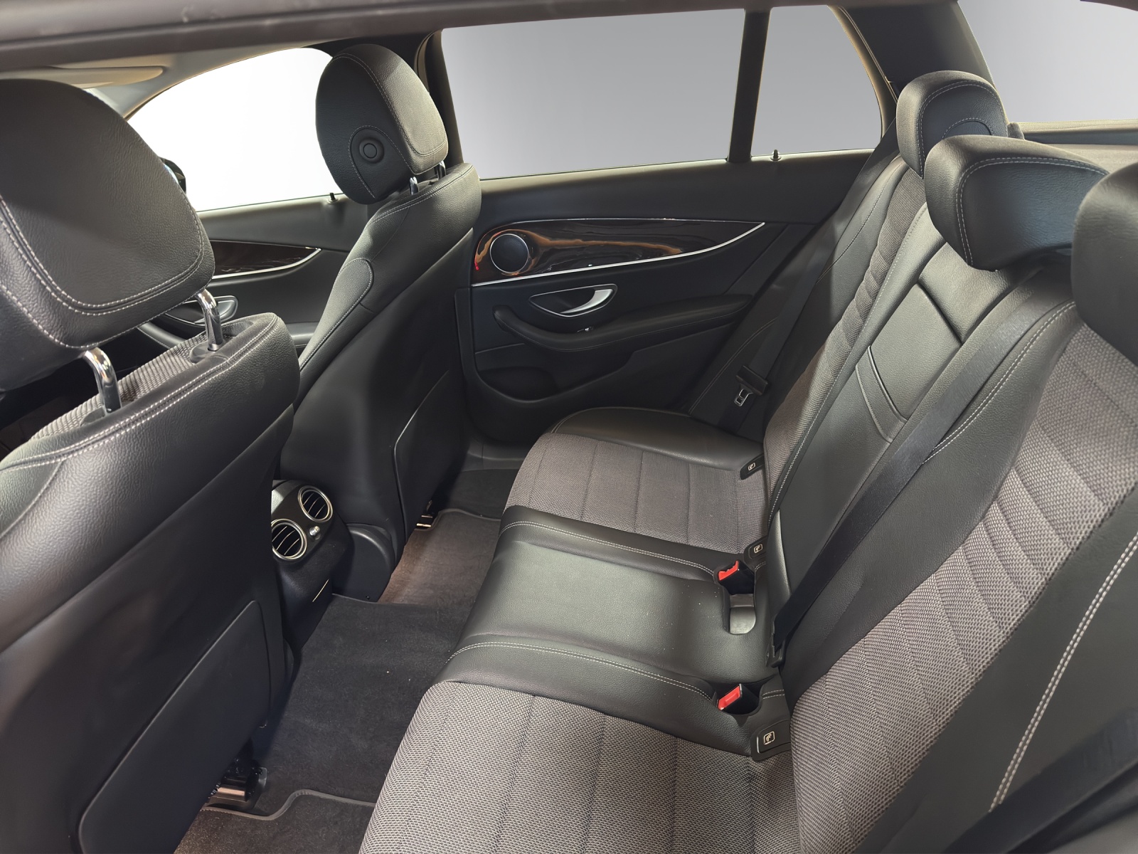 Image MERCEDES-BENZ E-200 E 200 T 4Matic Avantgarde 9G-Tronic