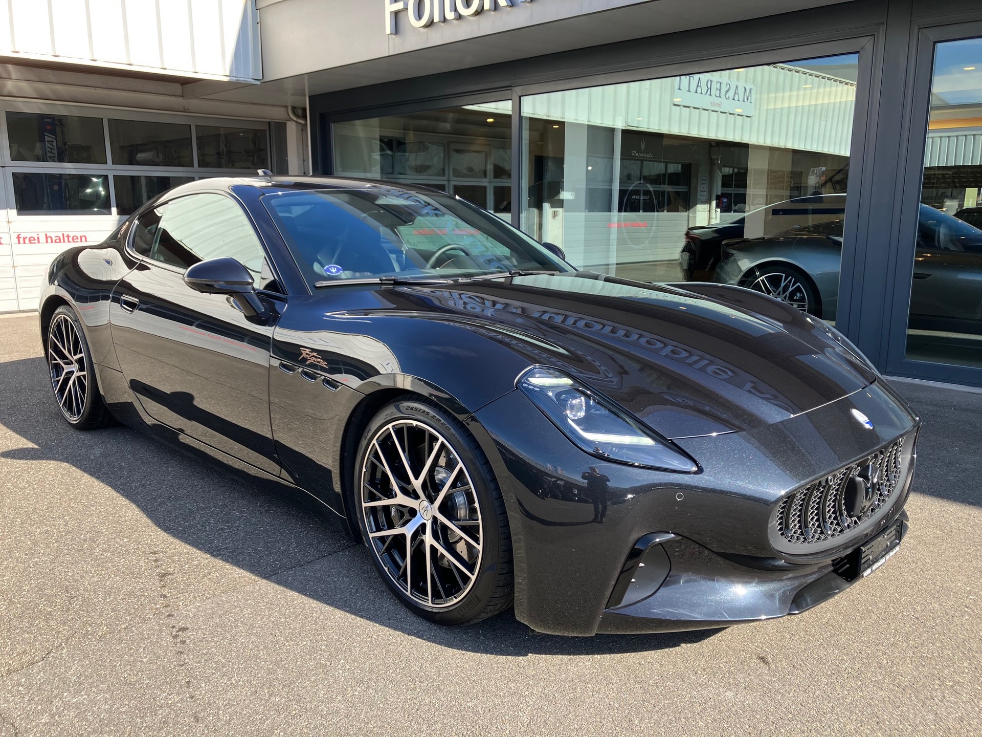 MASERATI GranTurismo Folgore 92kWh-showroom-element-2