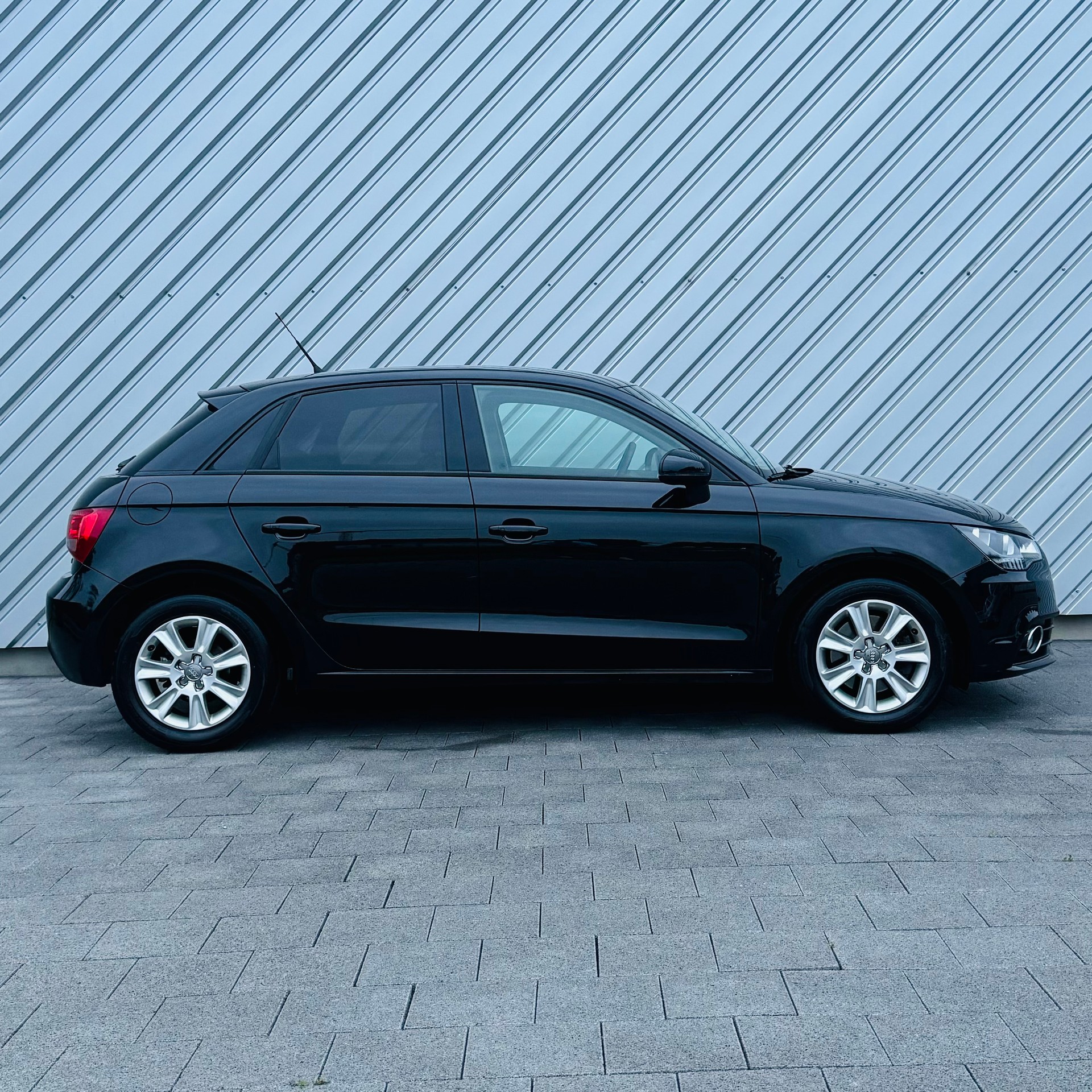 AUDI A1 Sportback 1.4 TFSI Attraction-showroom-element-1