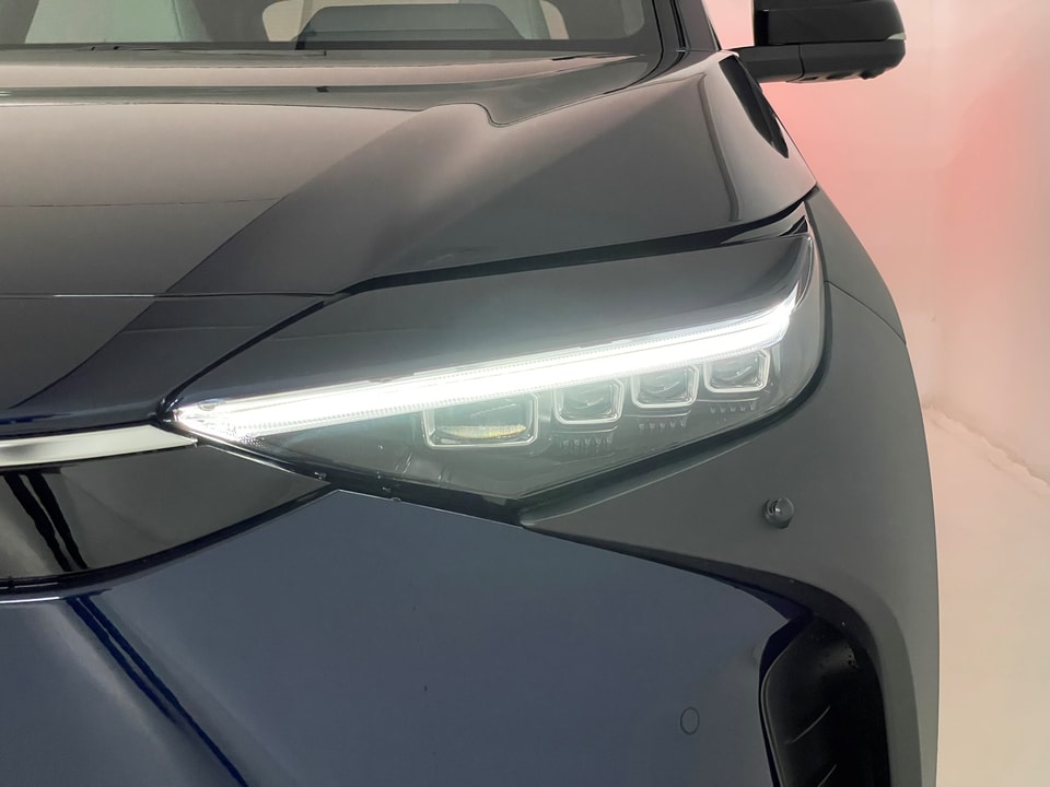 bZ4X Electric Premium AWD 11 kW OBC