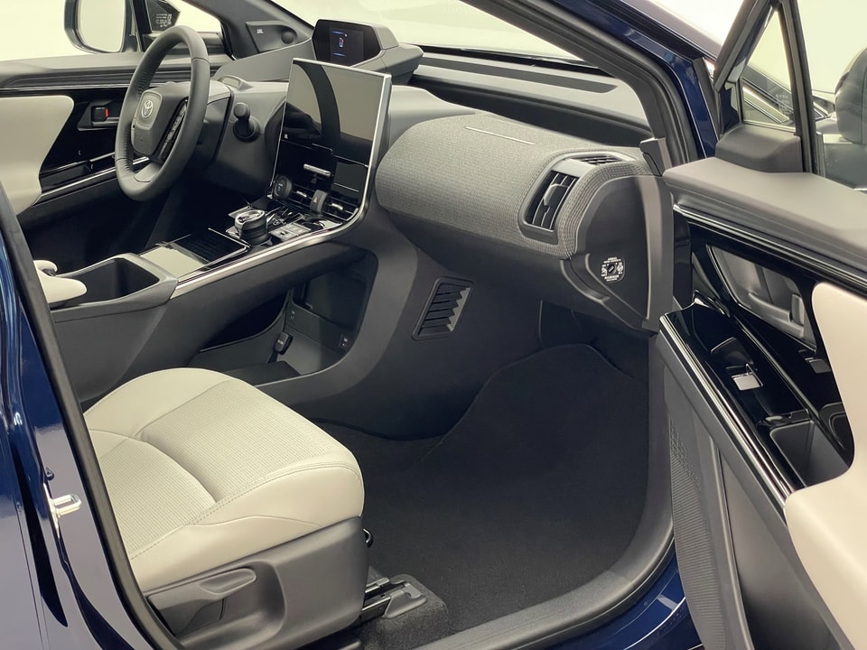 bZ4X Electric Premium AWD 11 kW OBC