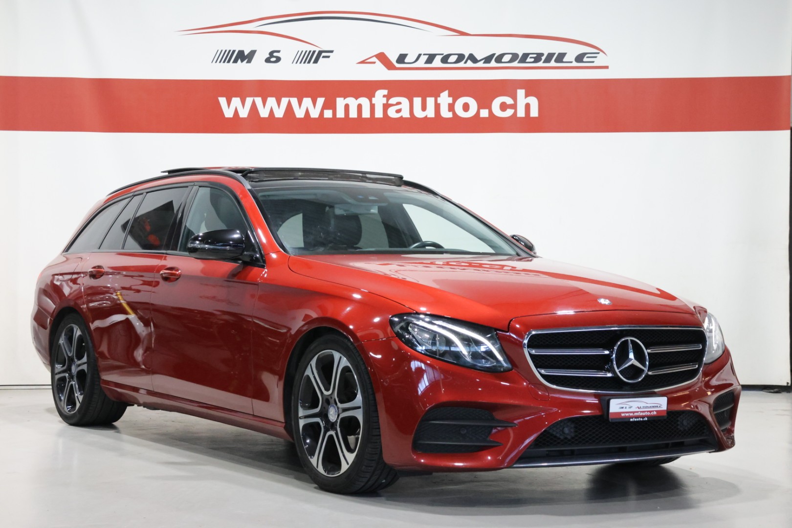 MERCEDES-BENZ E 250 AMG LINE Kombi-showroom-element-2