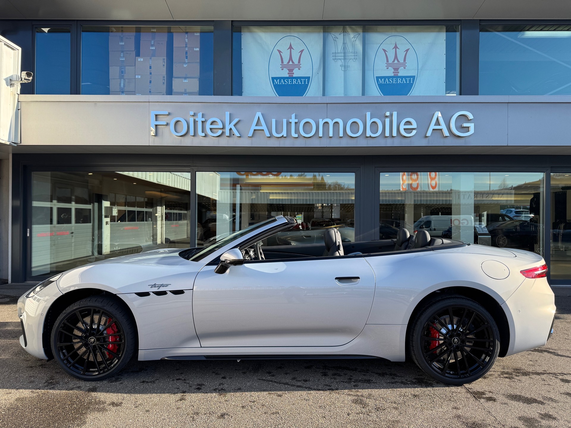 MASERATI GranCabrio Trofeo-showroom-element-1