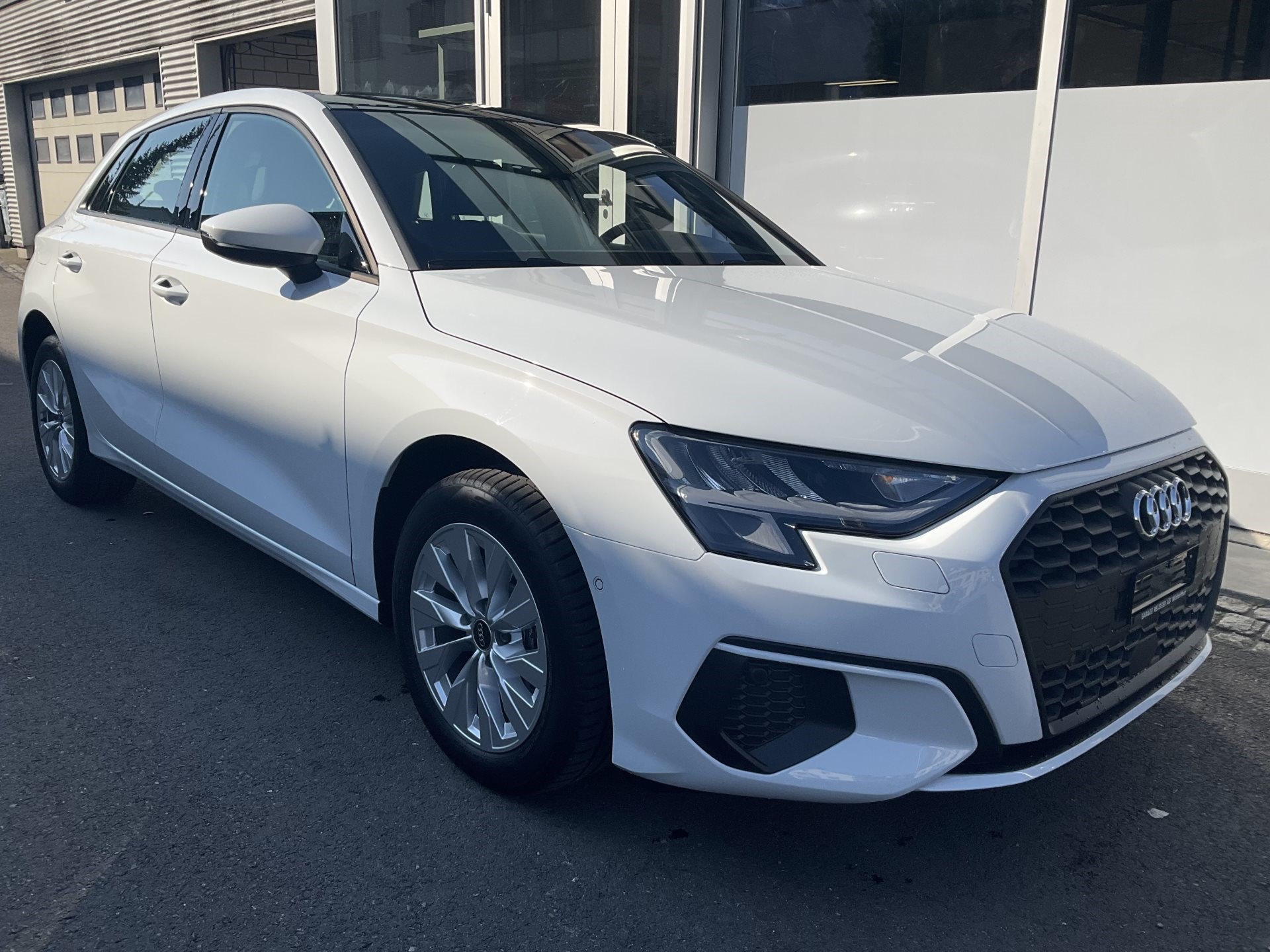AUDI A3 SPORTBACK 40 TFSI E S-TRONIC *** NEUWAGEN ZUM ABSOLUTEN TOPPREIS ***-showroom-element-2