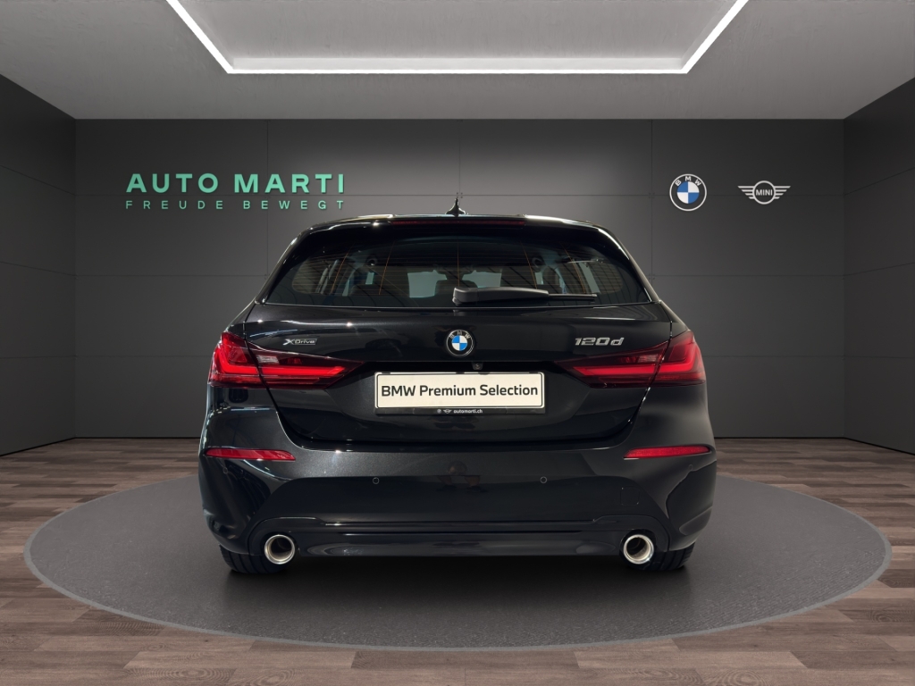 BMW 120d xDrive Sport Line-showroom-element-2