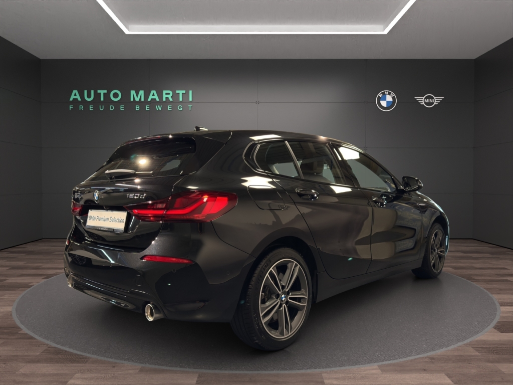 BMW 120d xDrive Sport Line-showroom-element-3