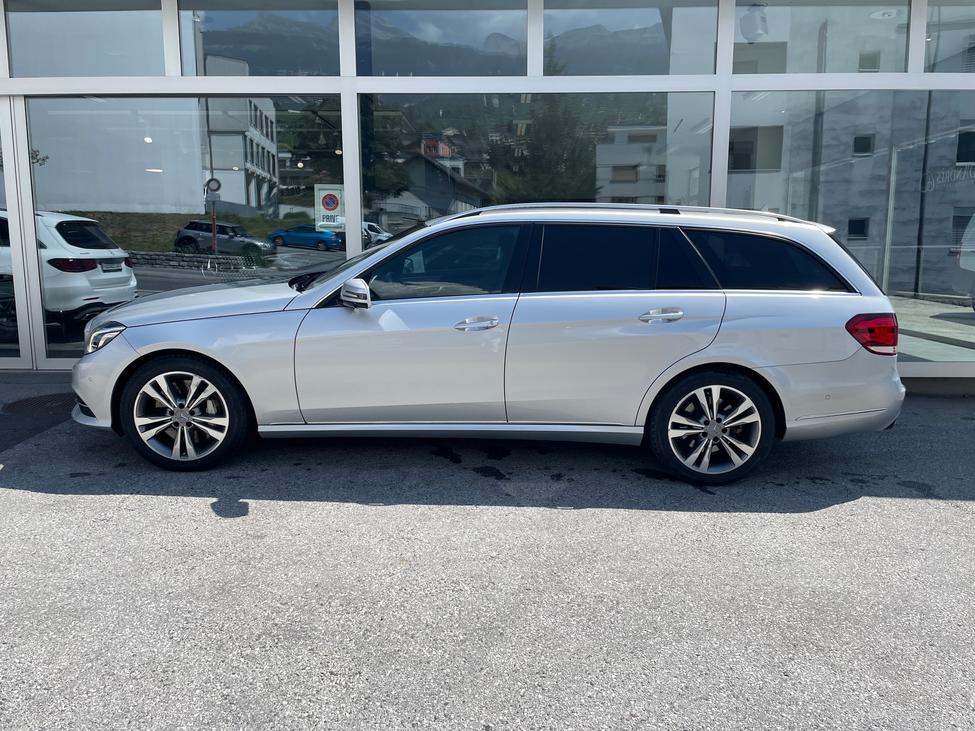 MERCEDES-BENZ E 500 Avantgarde 4Matic 7G-Tronic-showroom-element-2