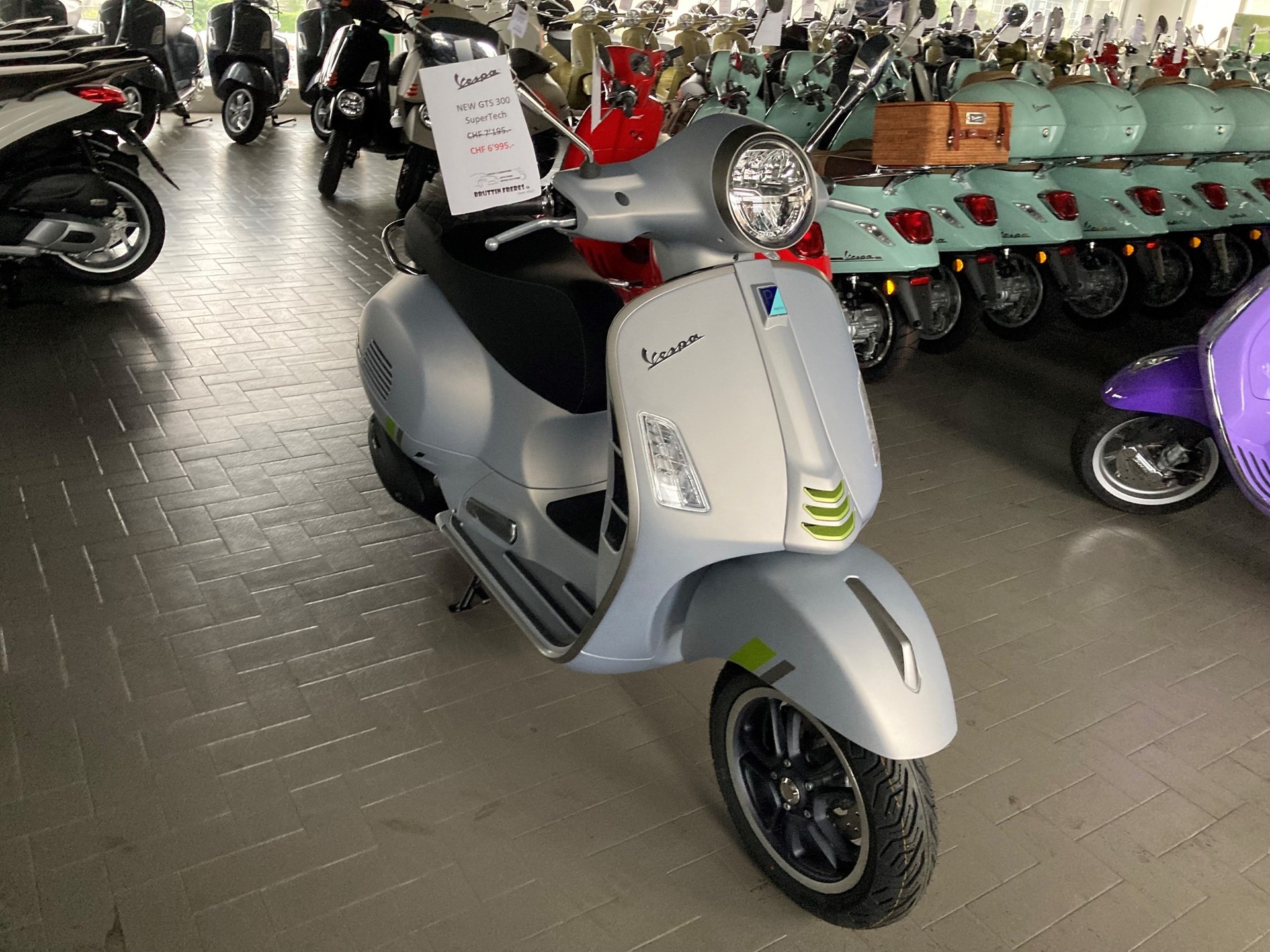PIAGGIO Vespa GTS 300 Super Tech ABS-showroom-element-2