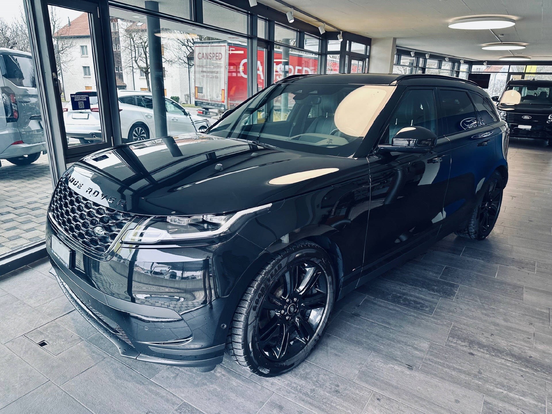 LAND ROVER Range Rover Velar P400 SE-showroom-element-3