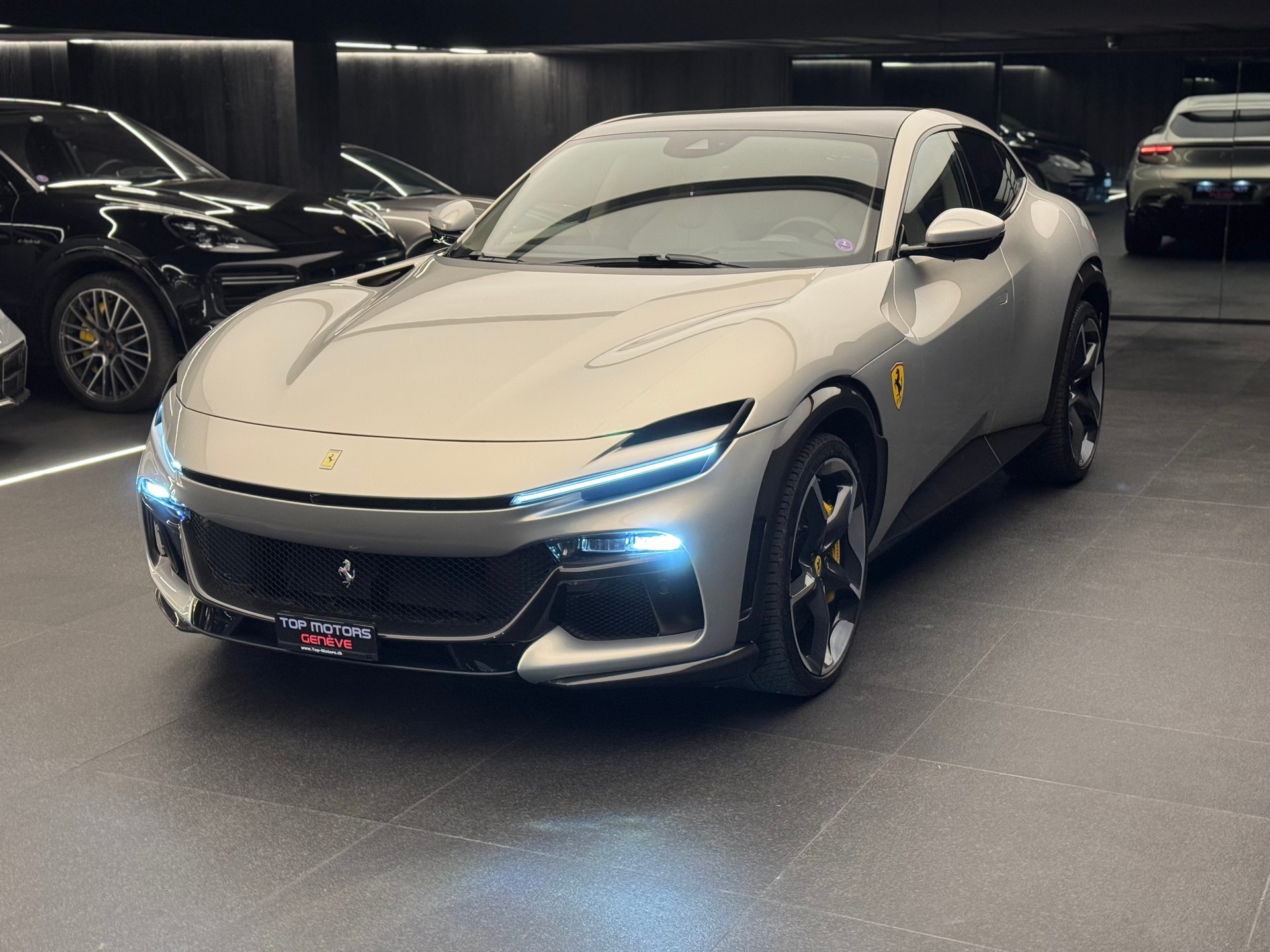 FERRARI Purosangue 6.5 V12-showroom-element-3
