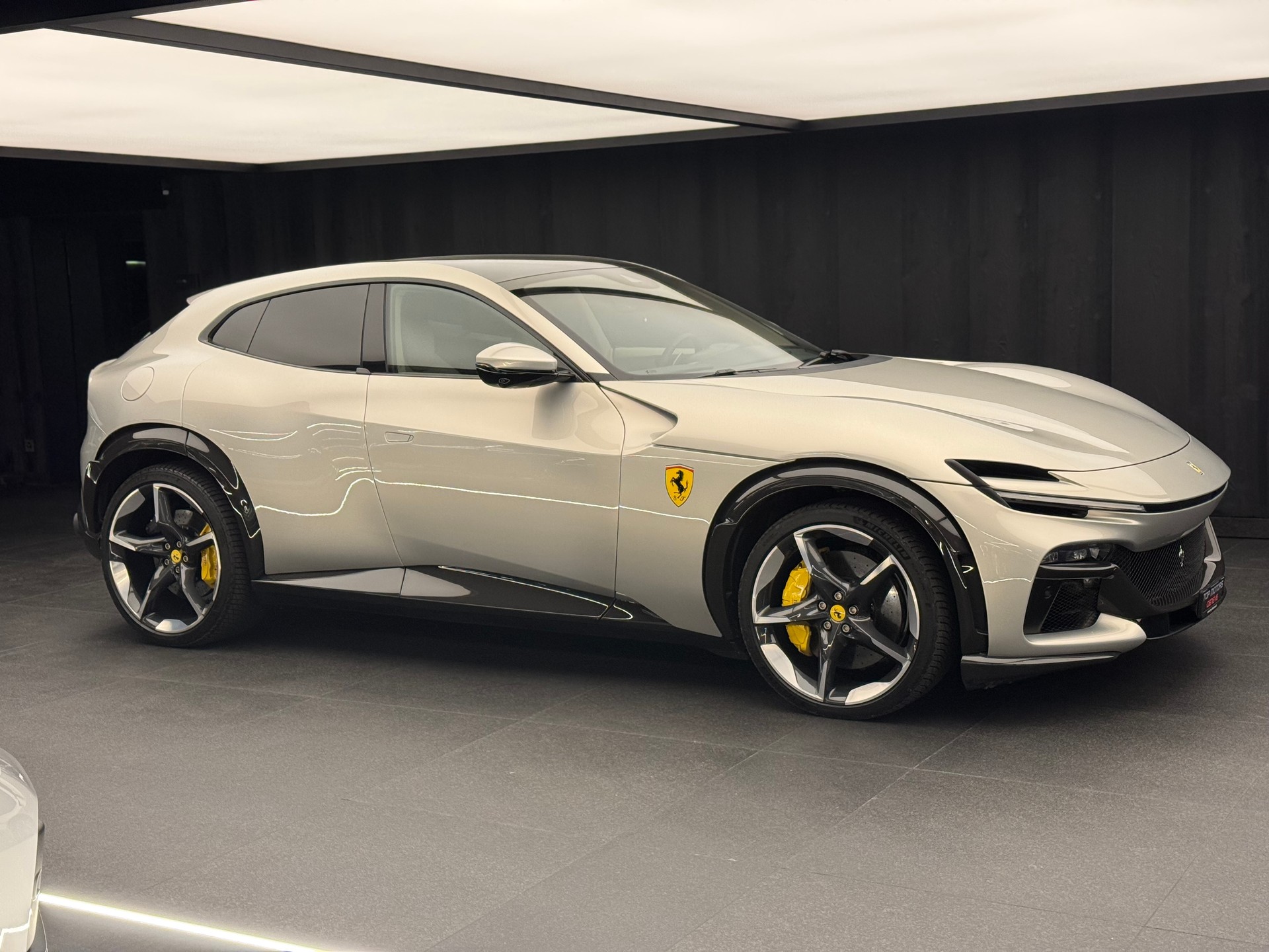FERRARI Purosangue 6.5 V12-showroom-element-2