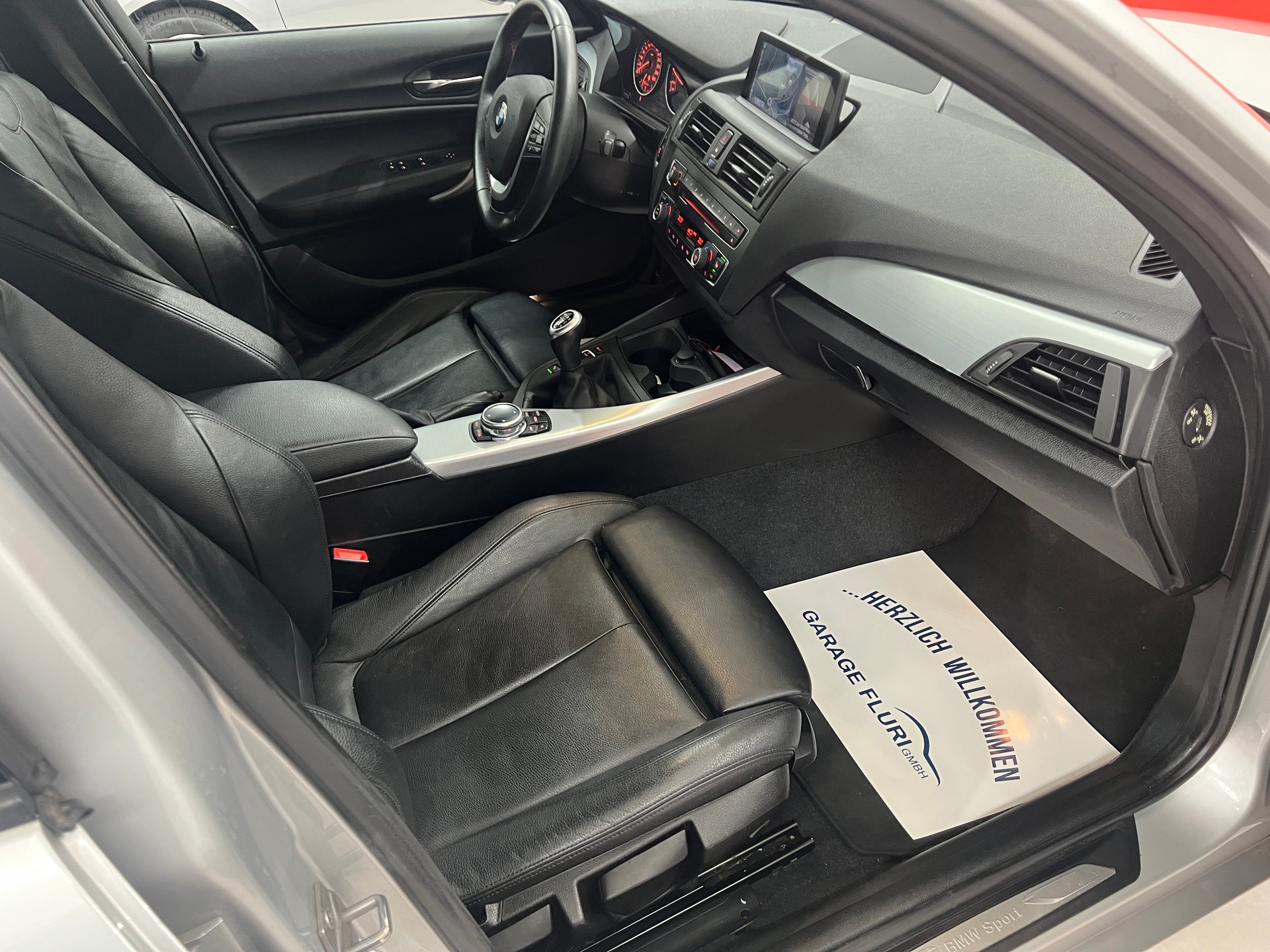 BMW 120d xDrive Sport Line-image-14