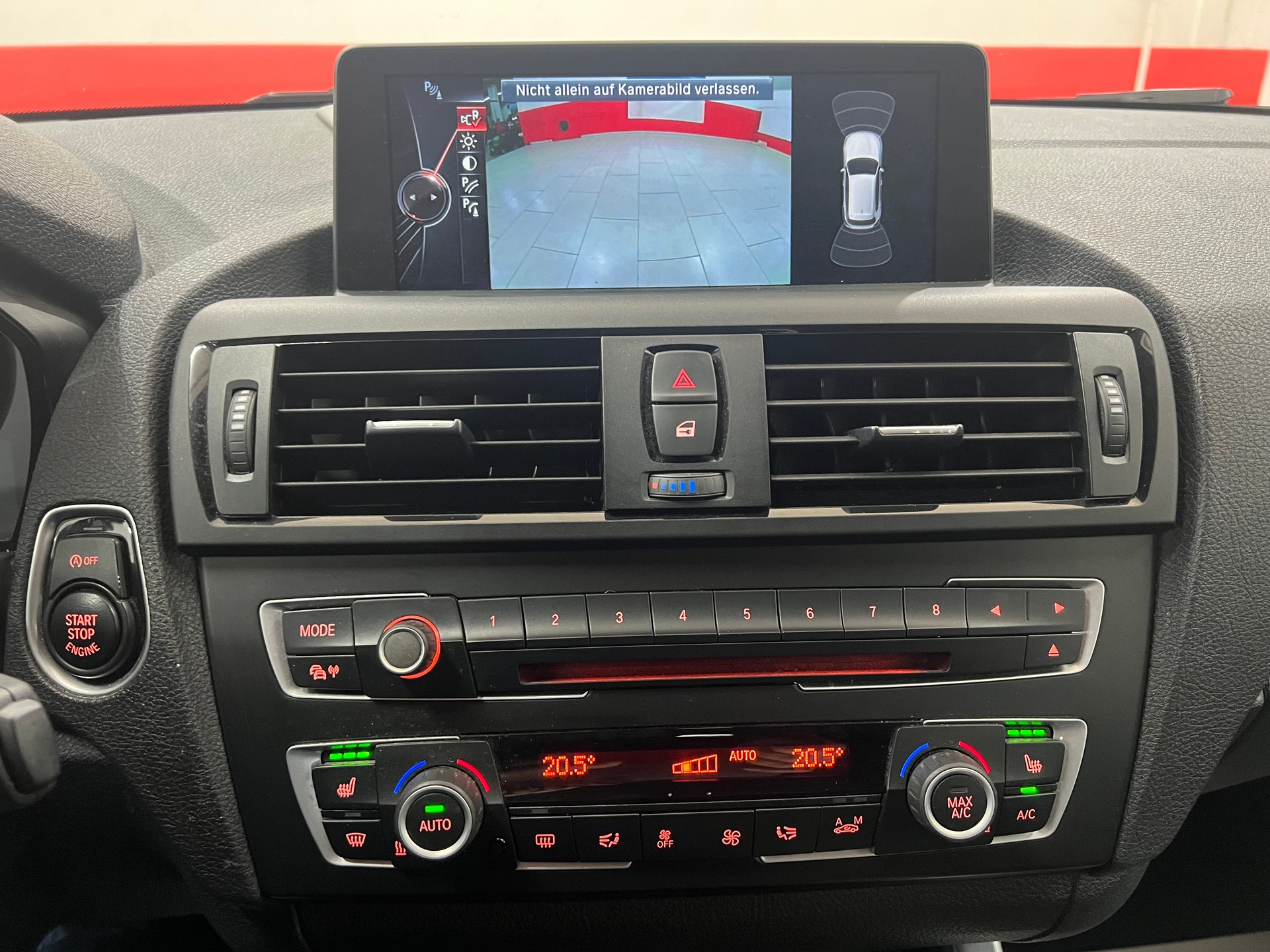 BMW 120d xDrive Sport Line-image-11