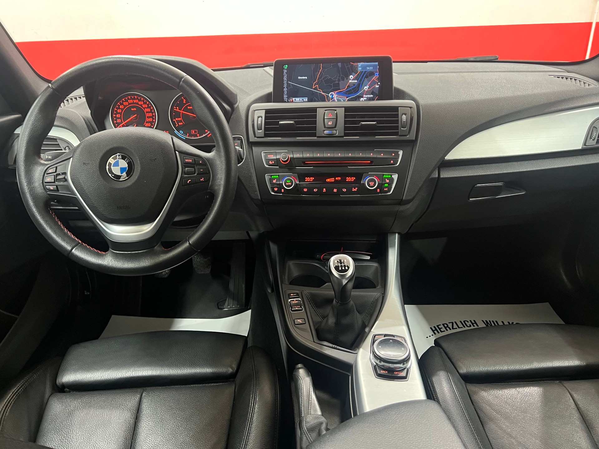 BMW 120d xDrive Sport Line-image-9