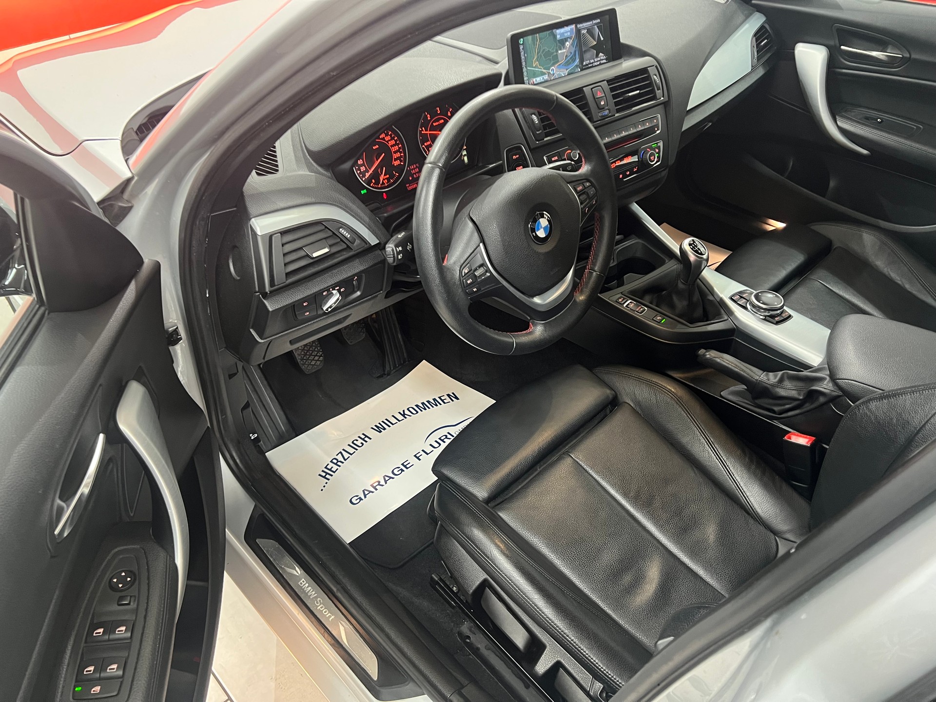 BMW 120d xDrive Sport Line-image-12