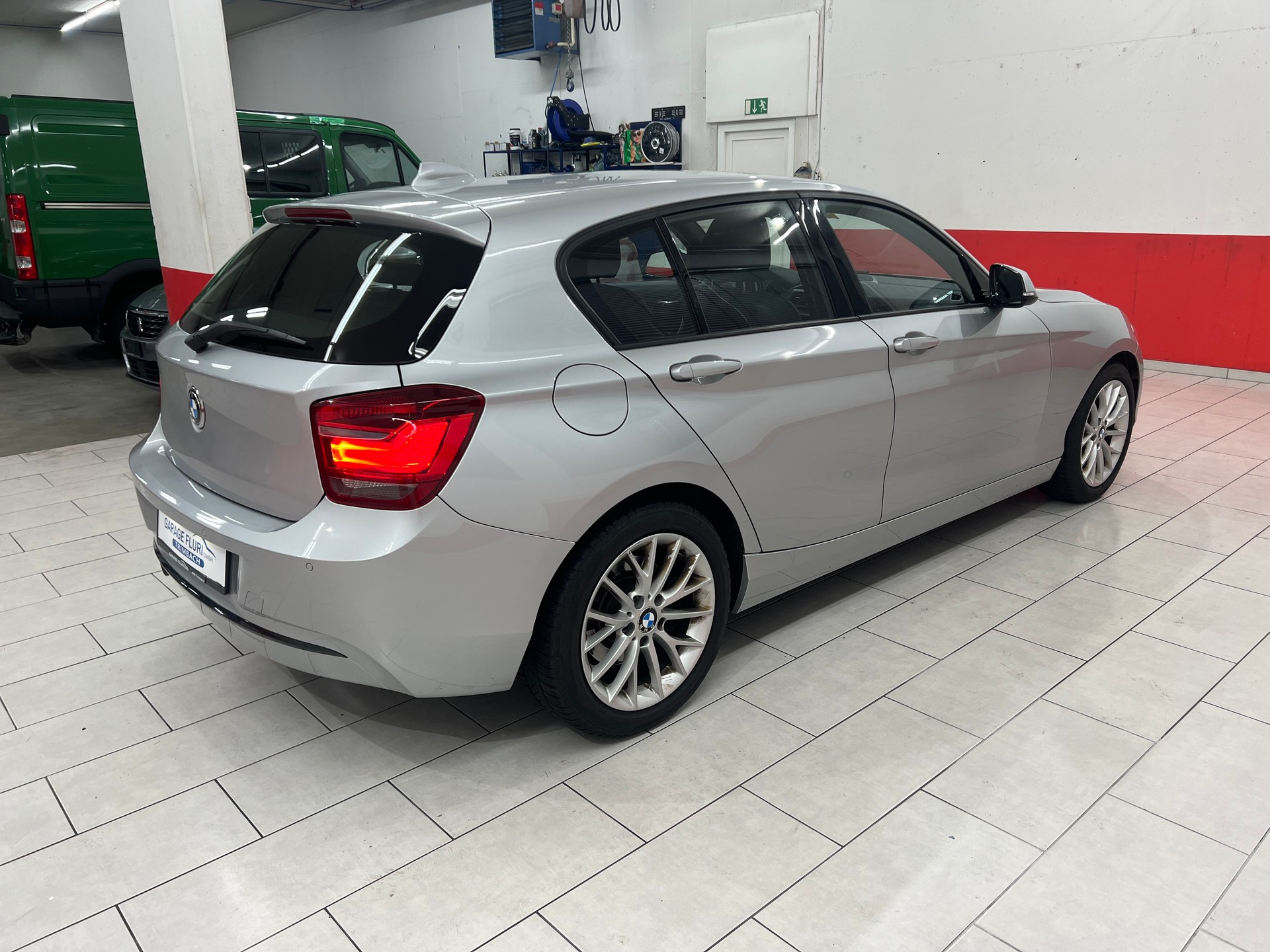BMW 120d xDrive Sport Line-image-4