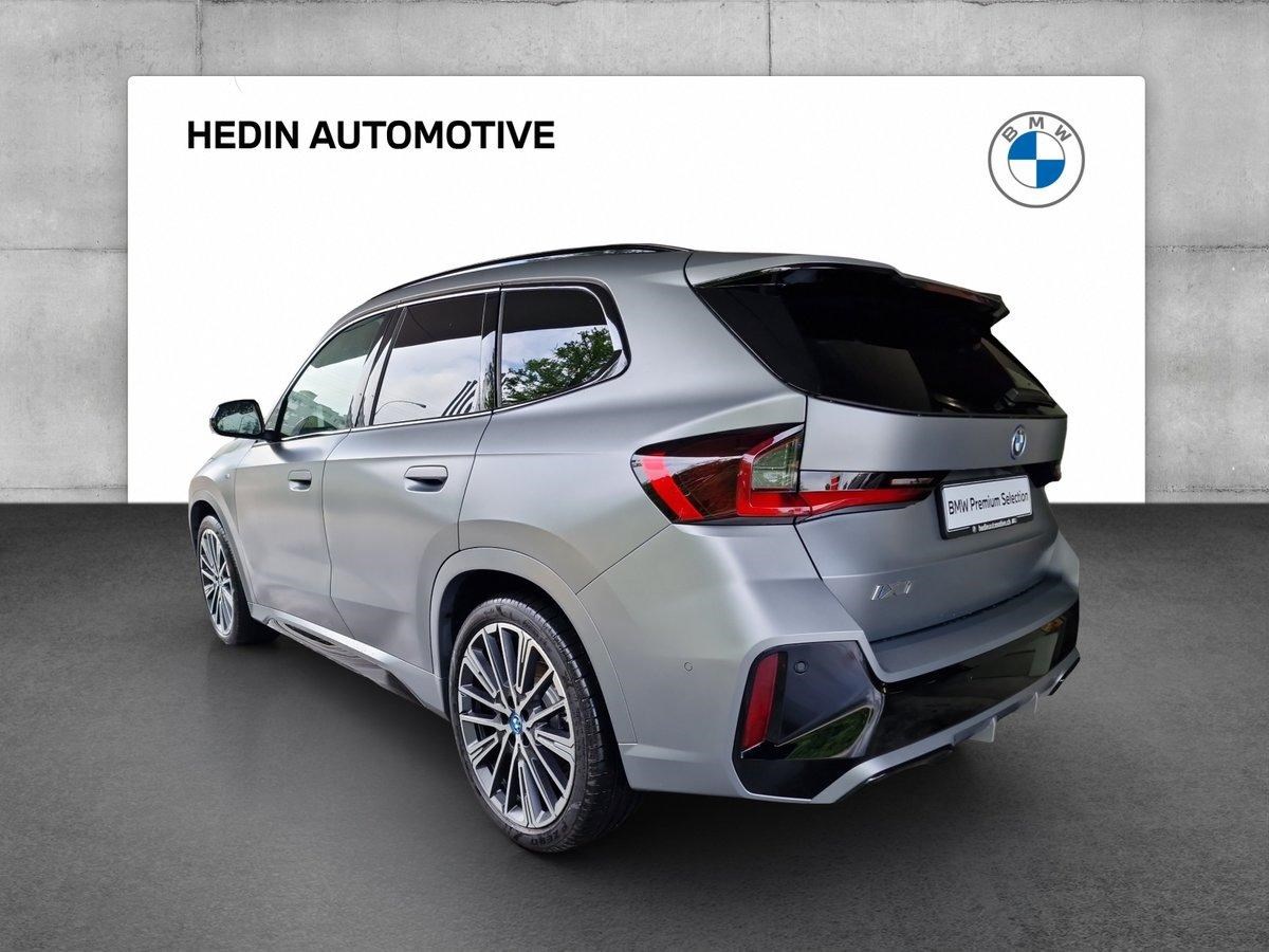 BMW iX1 30 xDrive-showroom-element-2