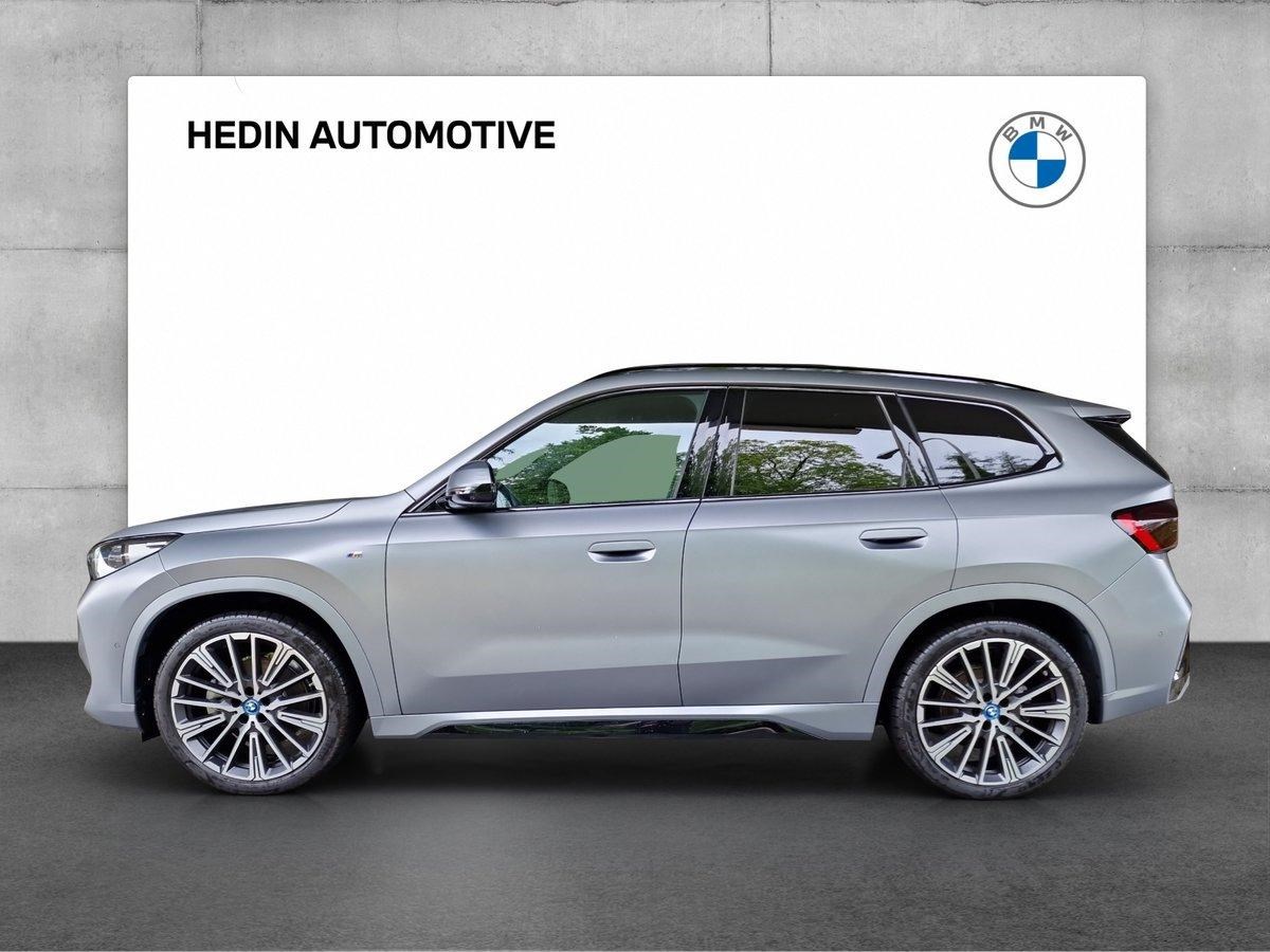 BMW iX1 30 xDrive-showroom-element-3