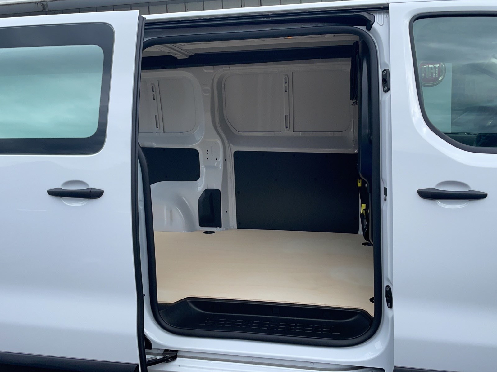 FIAT SCUDO -E Kaw. L2 50 kWh Lounge-image-10