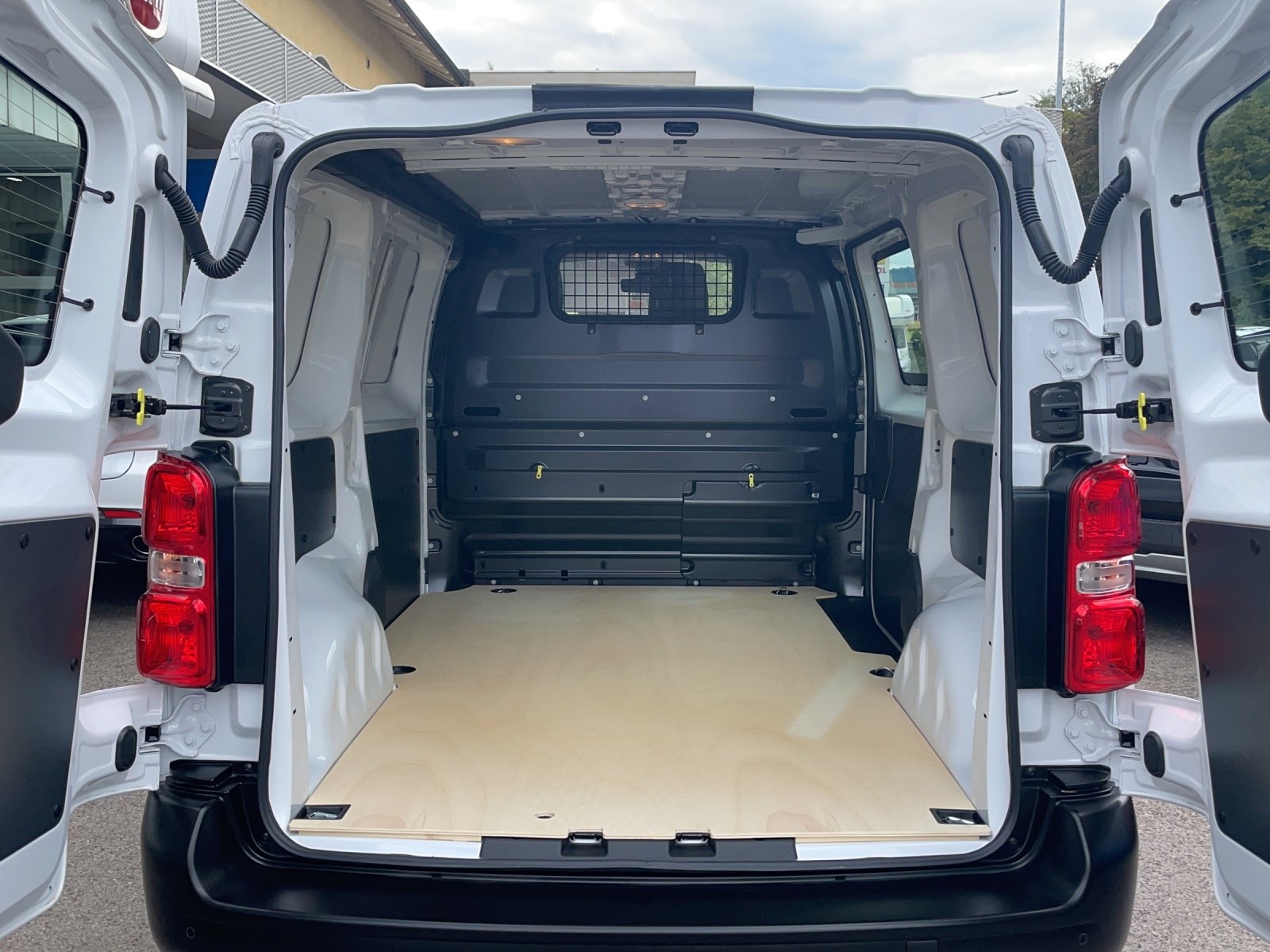 FIAT SCUDO -E Kaw. L2 50 kWh Lounge-image-9