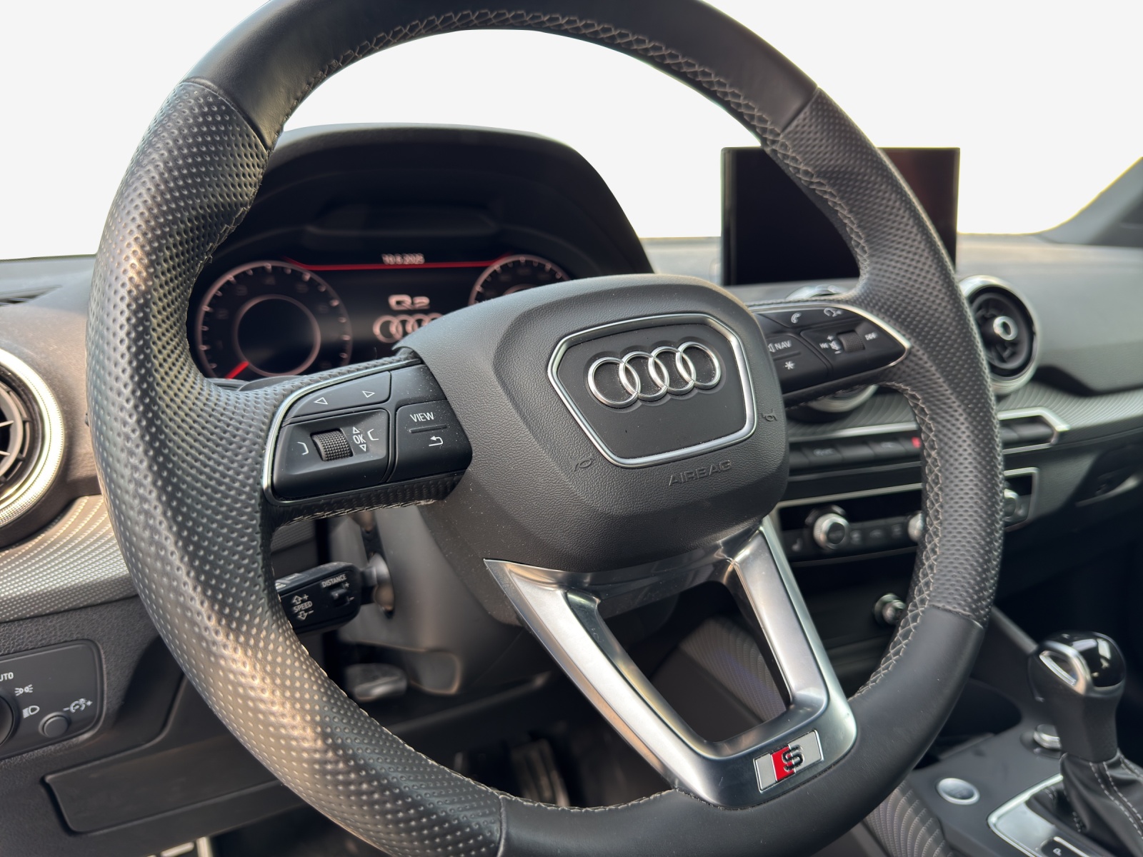 AUDI Q2 35 TFSI S line S-tronic-image-9