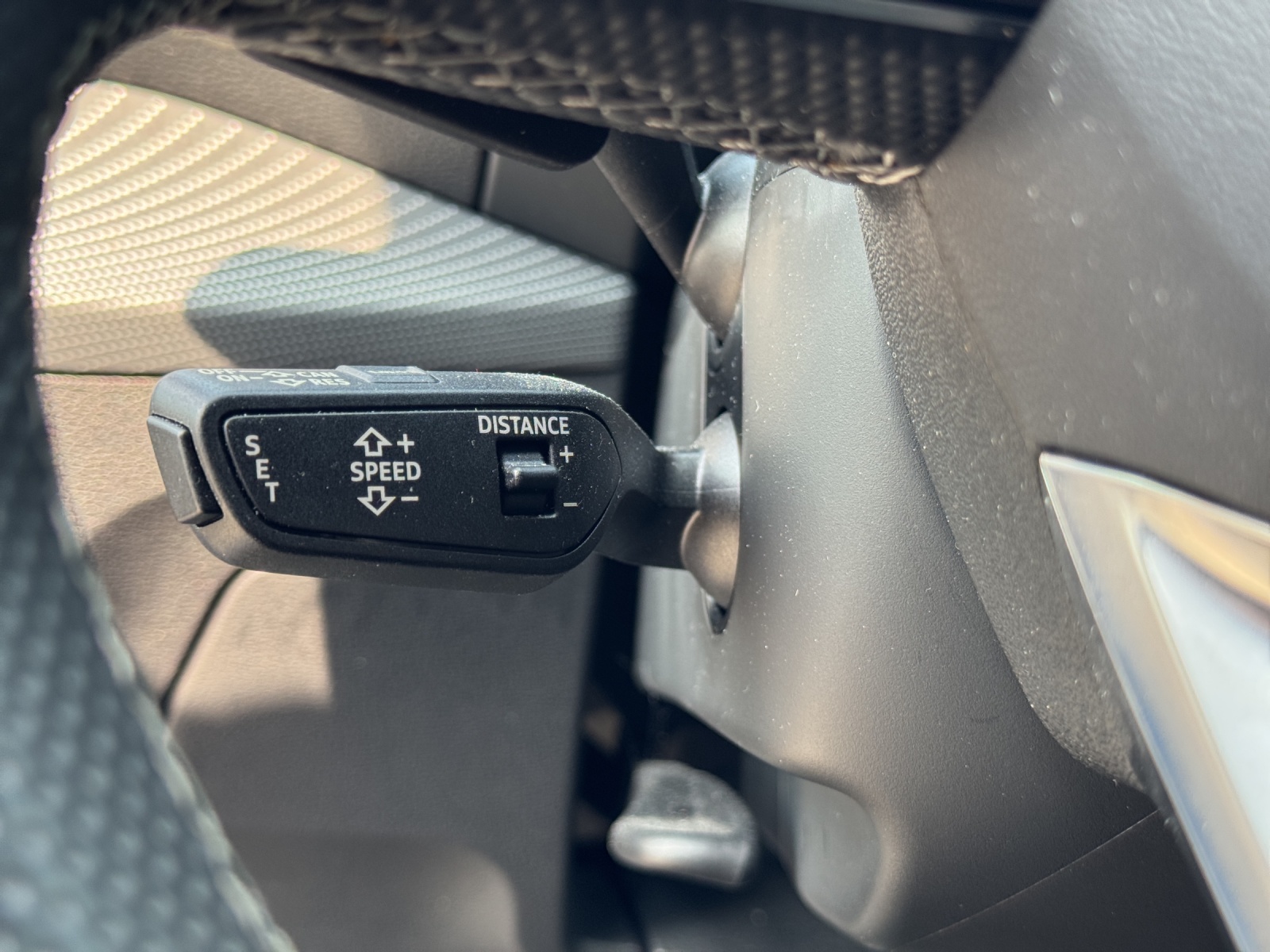 AUDI Q2 35 TFSI S line S-tronic-image-15