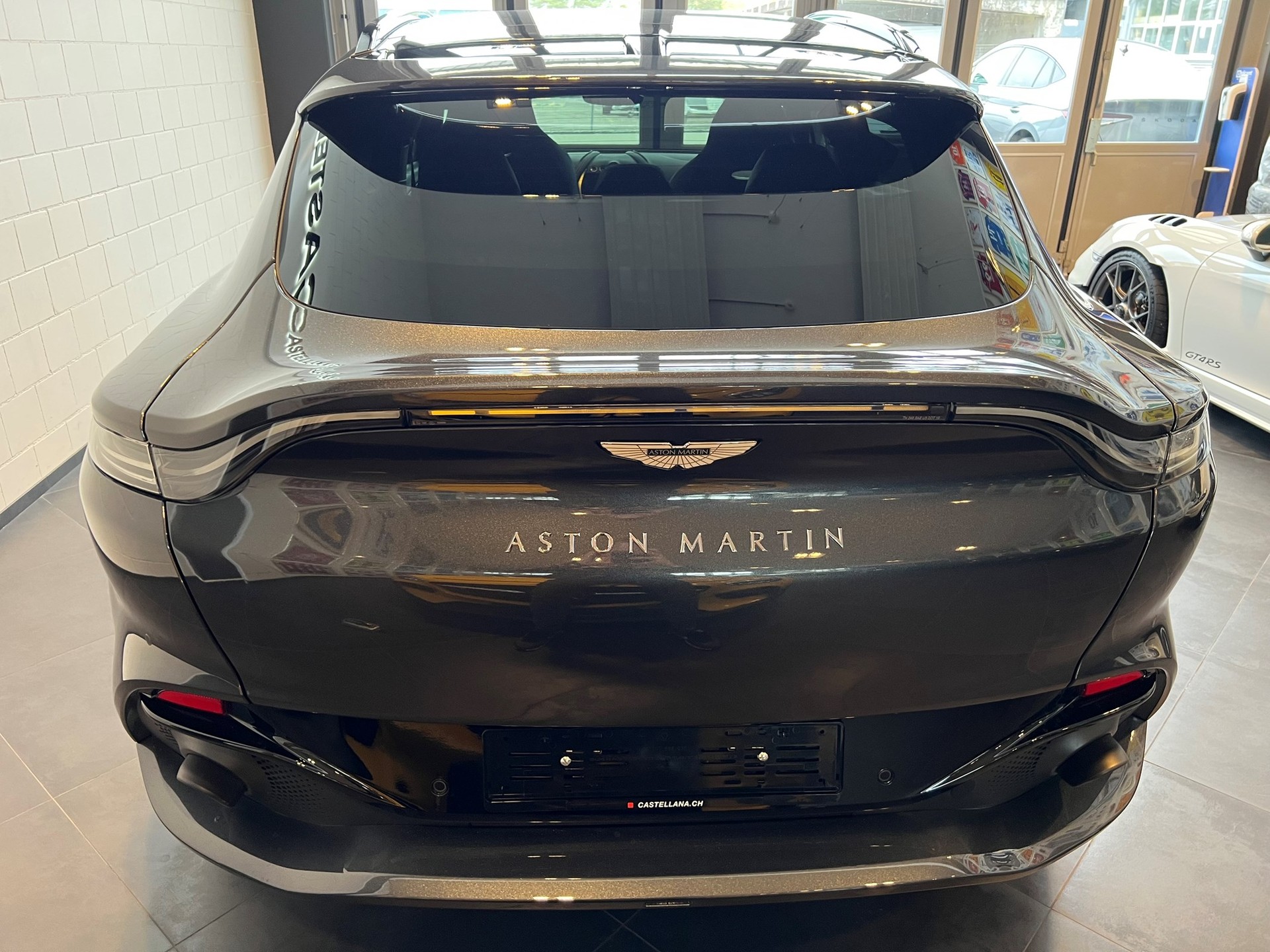 ASTON MARTIN DBX 4.0 V8-image-7