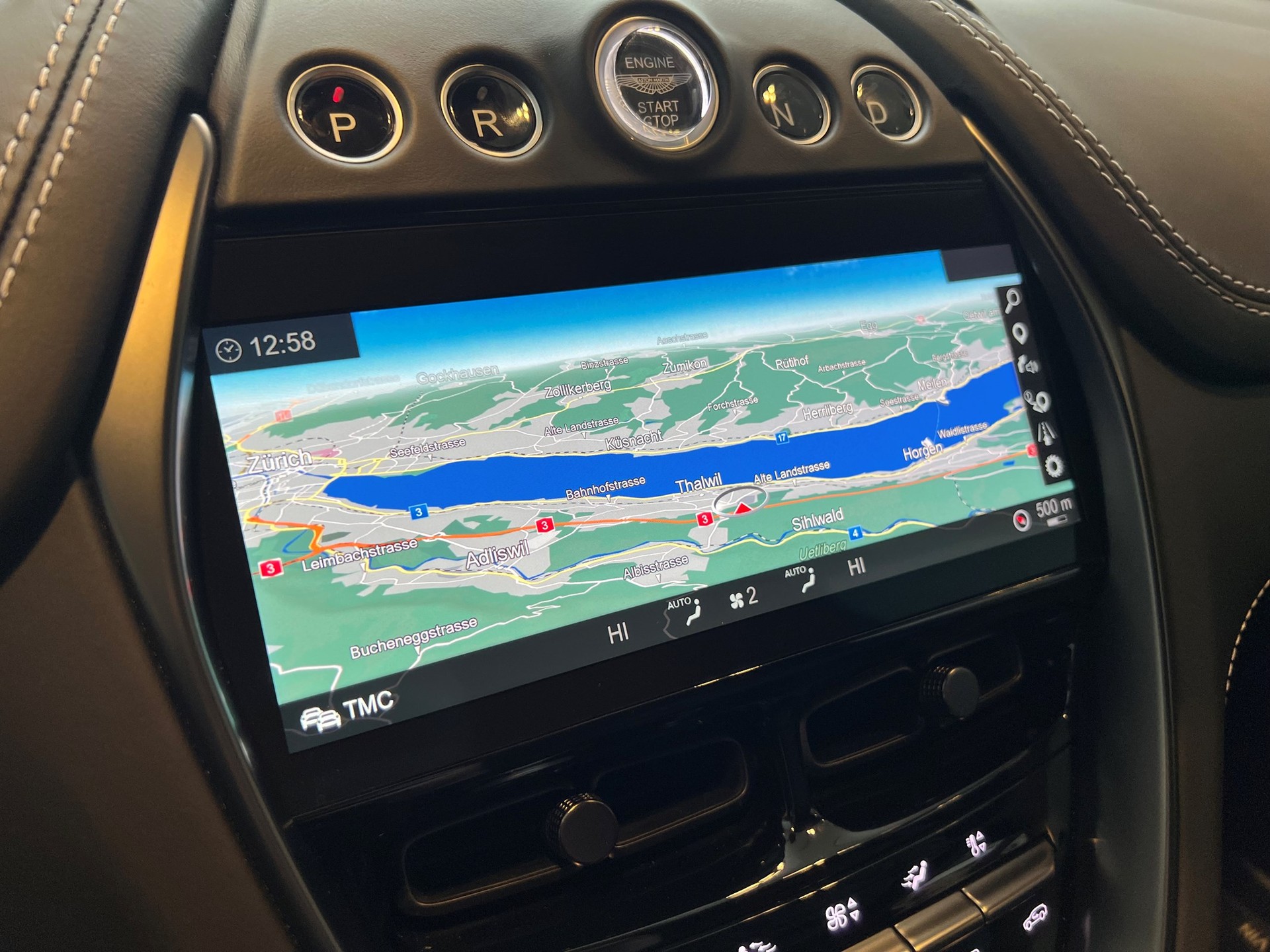 ASTON MARTIN DBX 4.0 V8-image-22