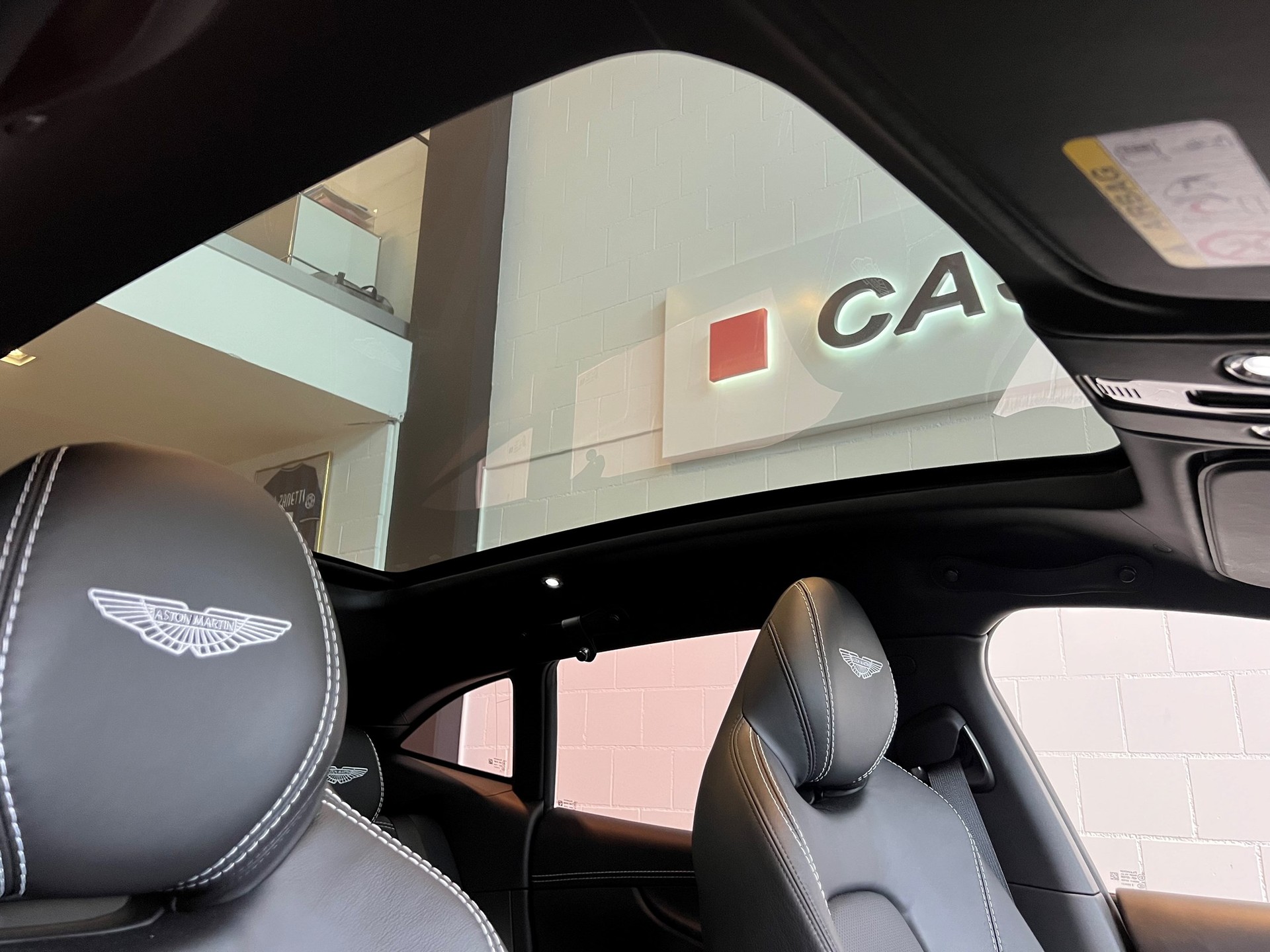 ASTON MARTIN DBX 4.0 V8-image-29
