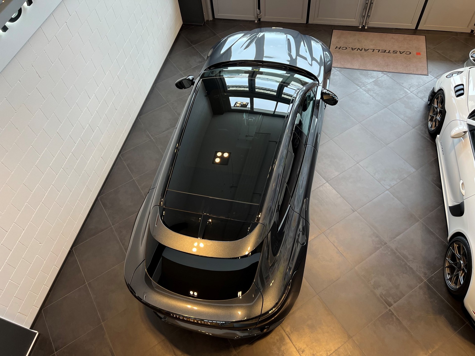 ASTON MARTIN DBX 4.0 V8-image-12