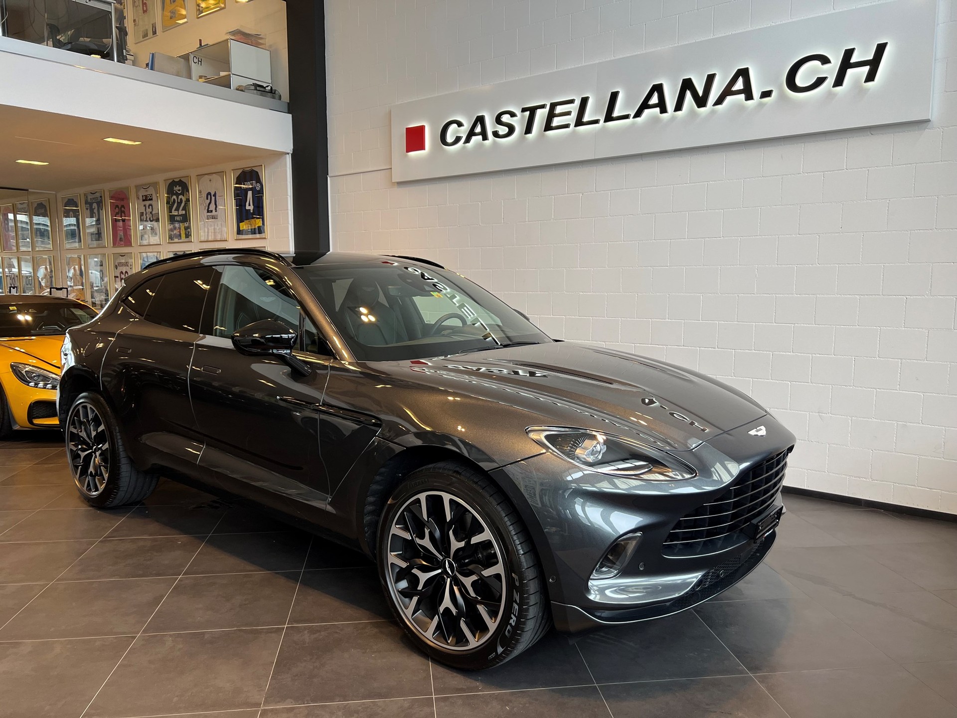 ASTON MARTIN DBX 4.0 V8-image-0