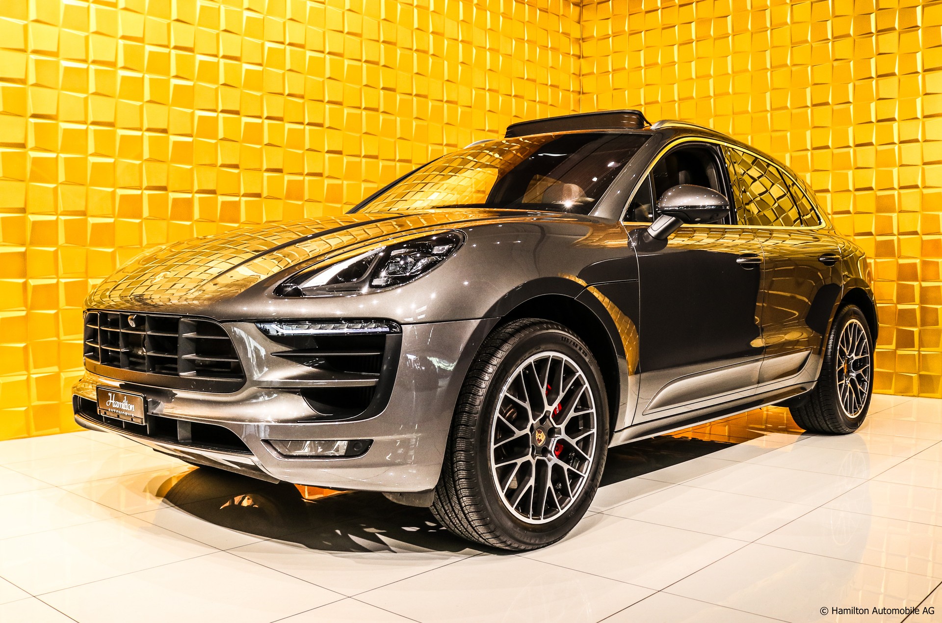 PORSCHE Macan GTS PDK-showroom-element-3