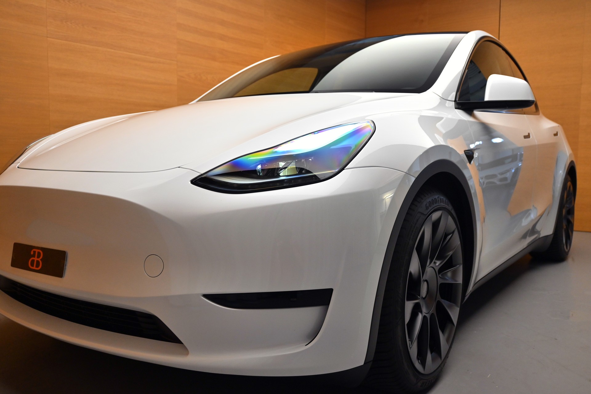 TESLA Model Y RWD-showroom-element-3