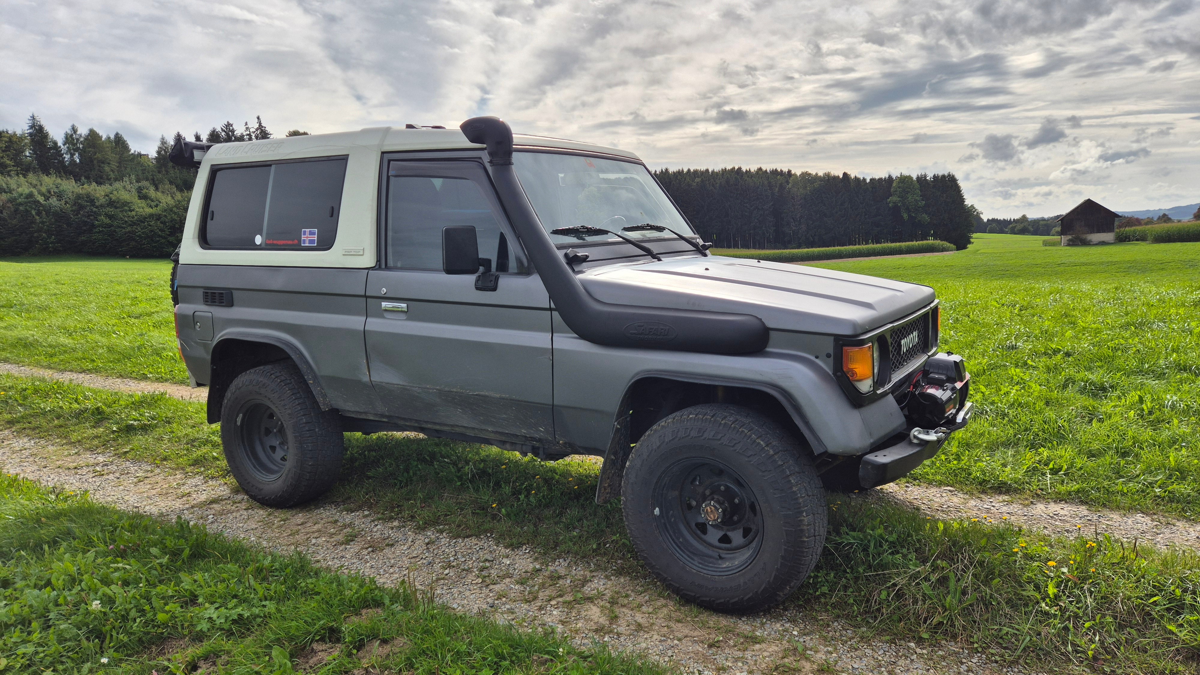 TOYOTA LJ 73 FRP-Top TD (SUV / GelÃ¤ndewagen)