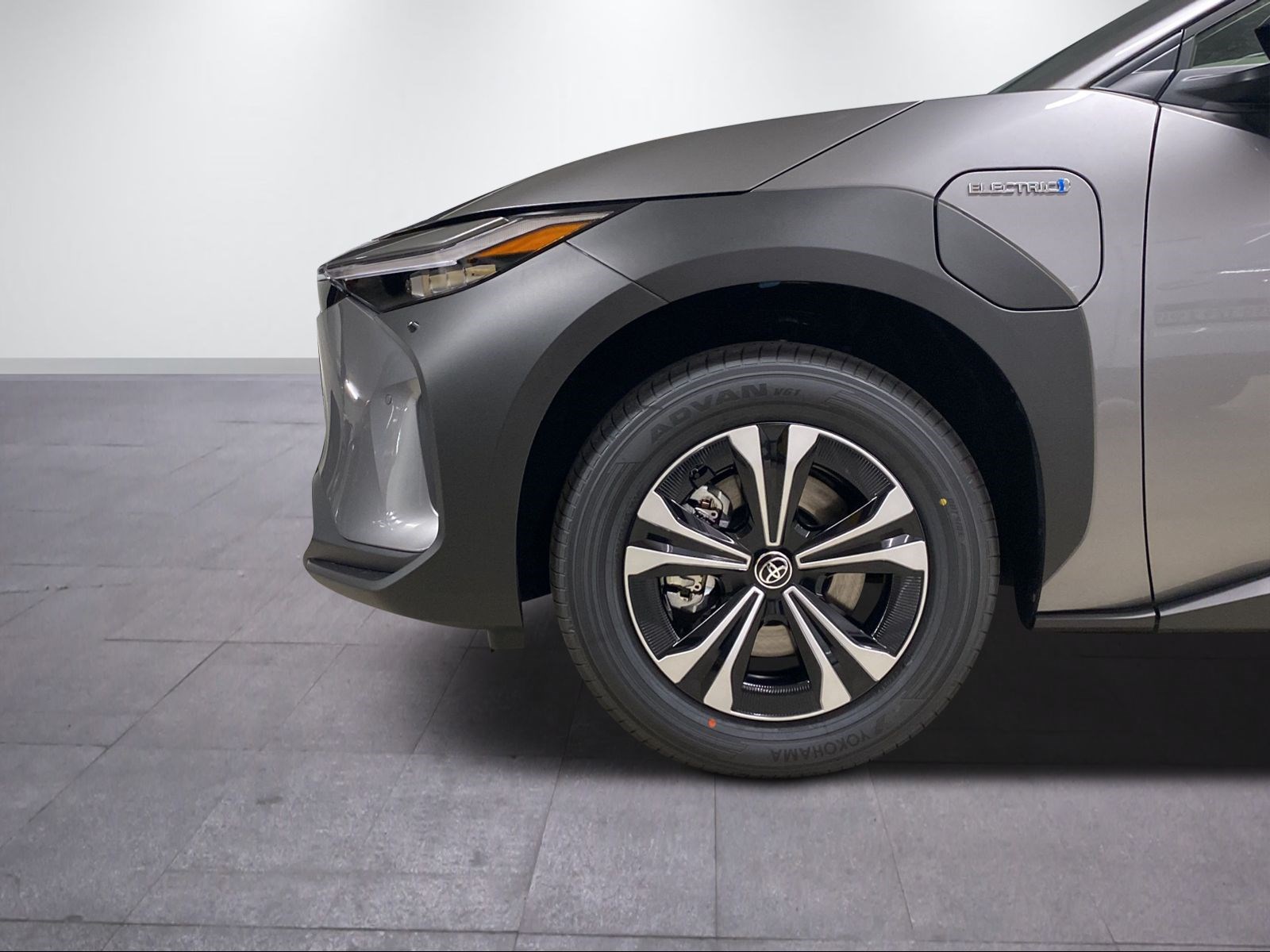 TOYOTA bZ4X Style AWD-showroom-element-2