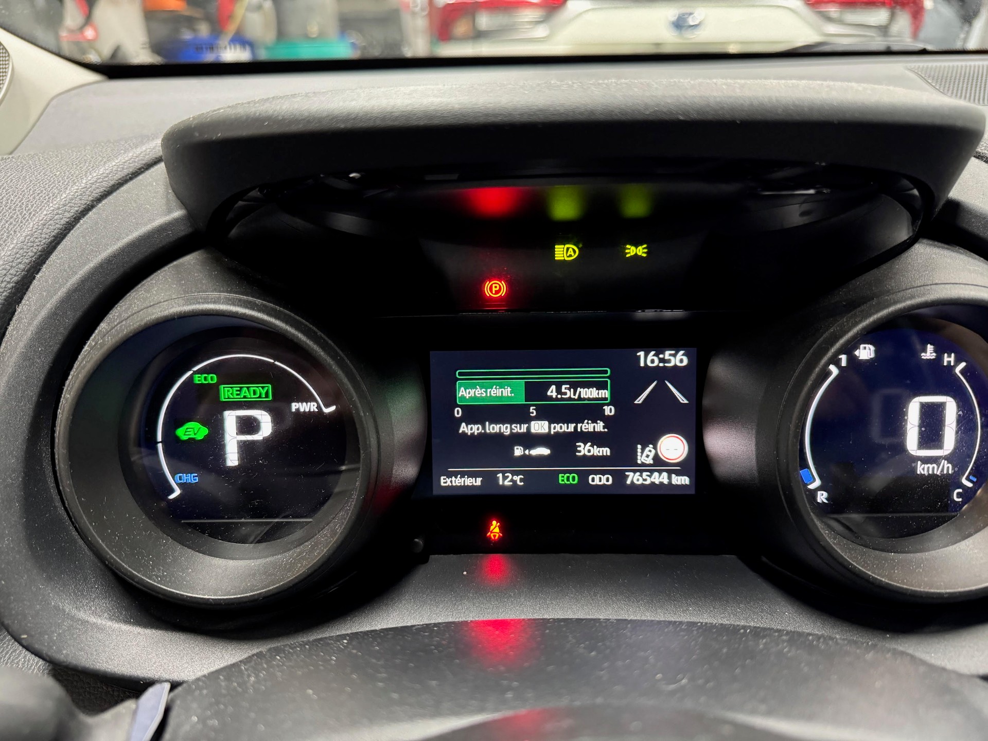 TOYOTA Yaris 1.5 Trend e-CVT-image-11
