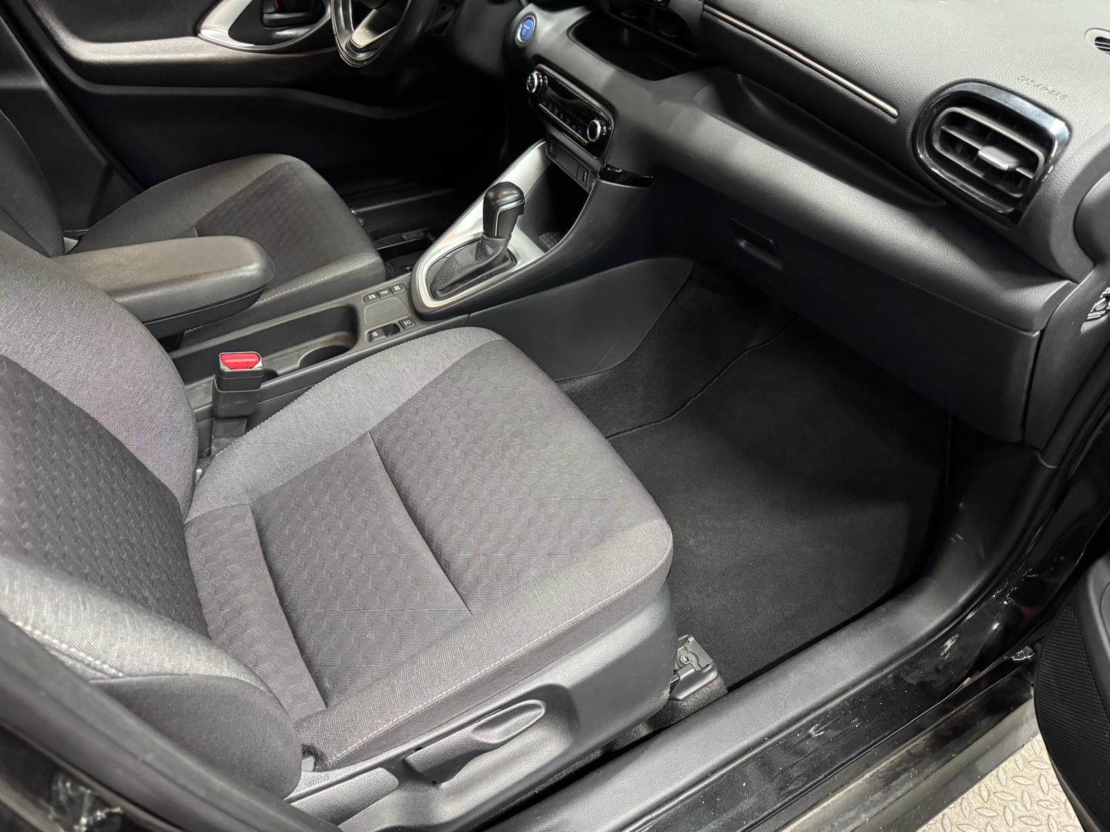 TOYOTA Yaris 1.5 Trend e-CVT-image-8