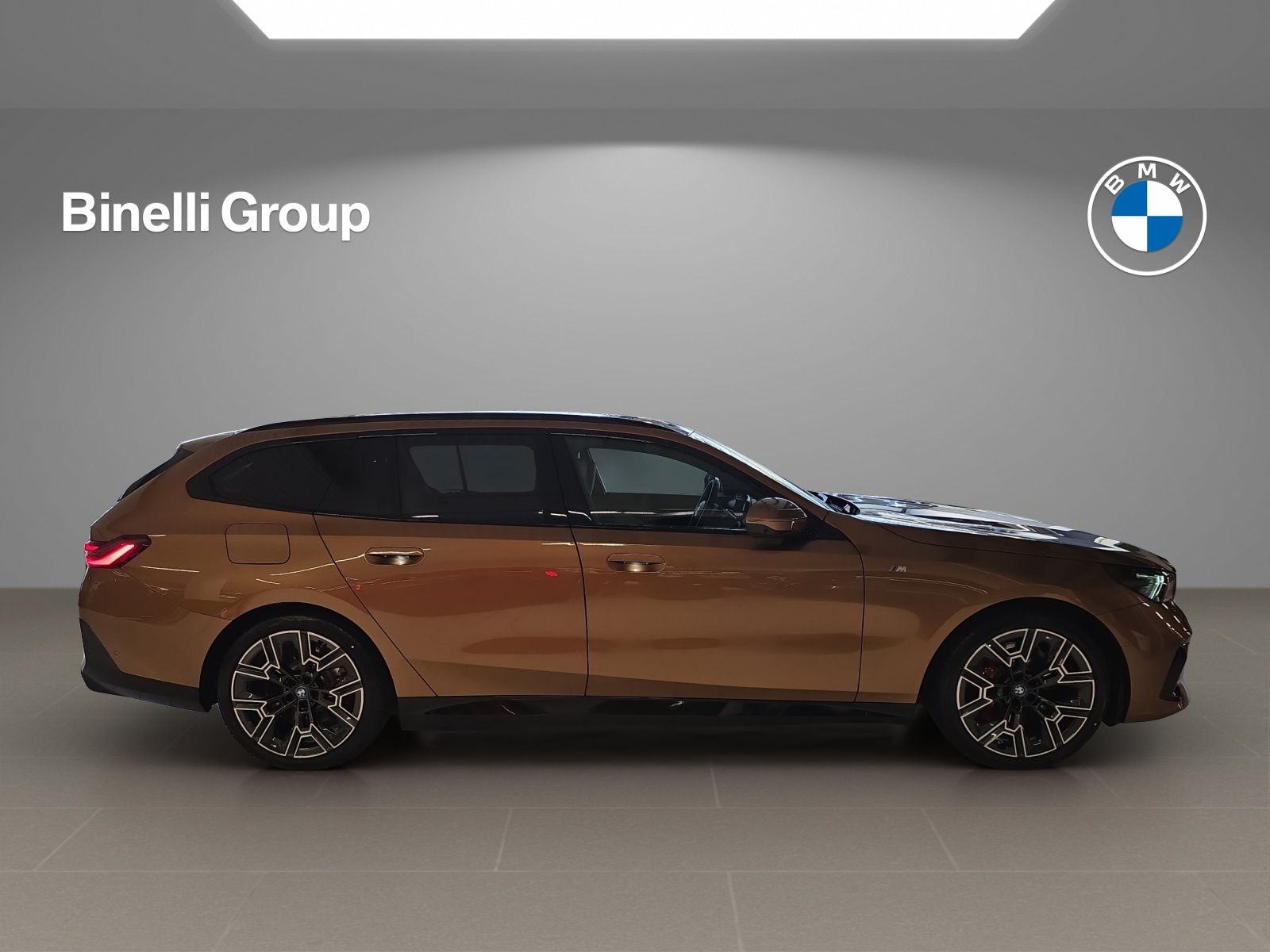 BMW 550e xDrive Touring M Sport Pro Steptronic-showroom-element-3