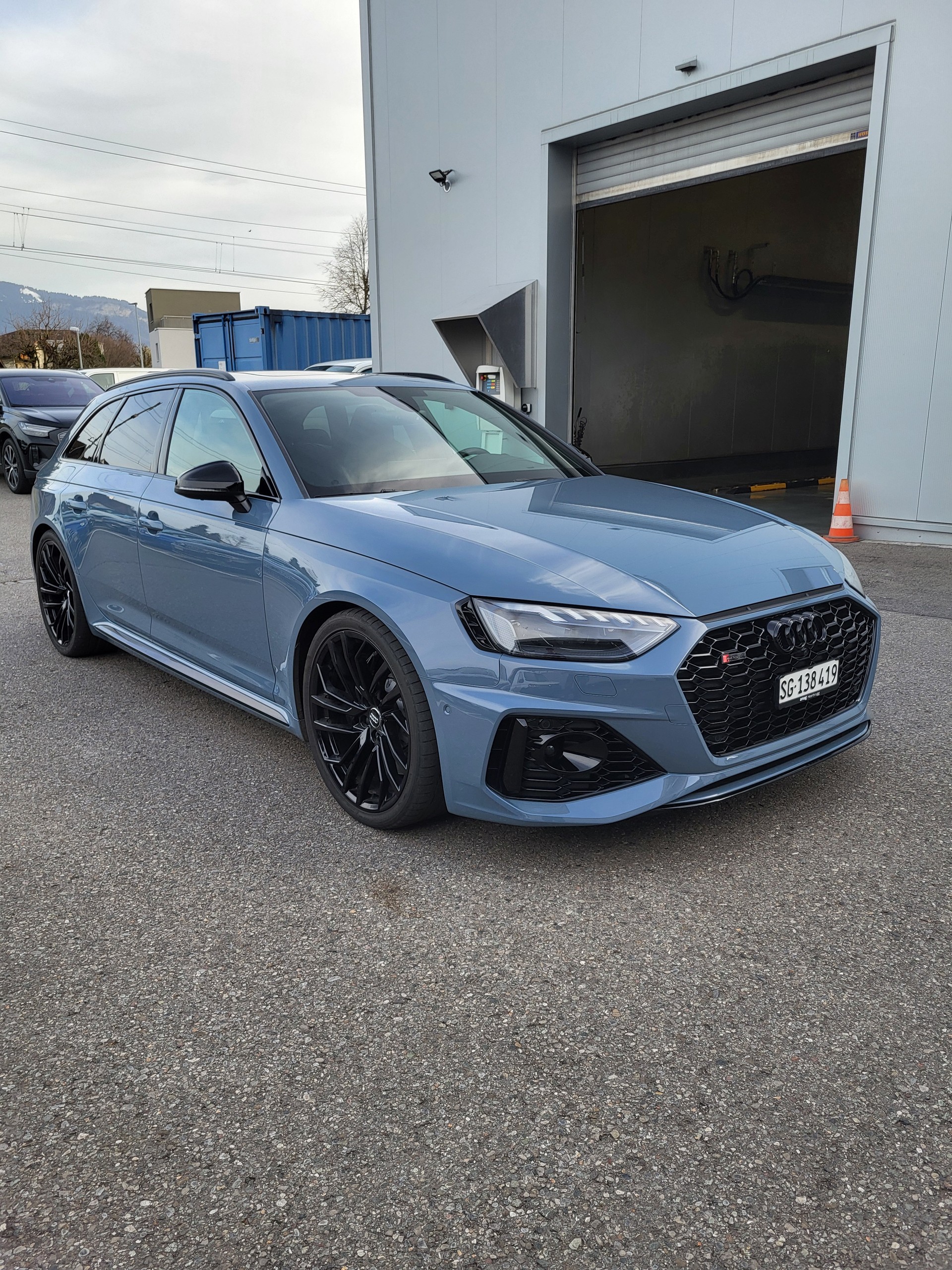 AUDI RS4 Avant quattro tiptronic