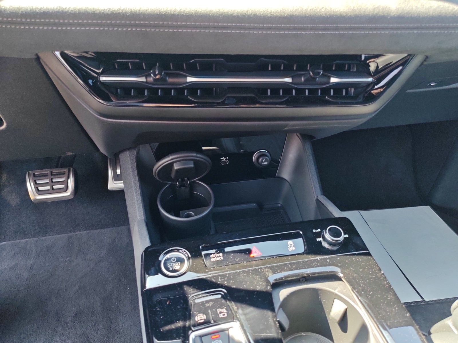 AUDI Q6 e-tron quattro-image-10