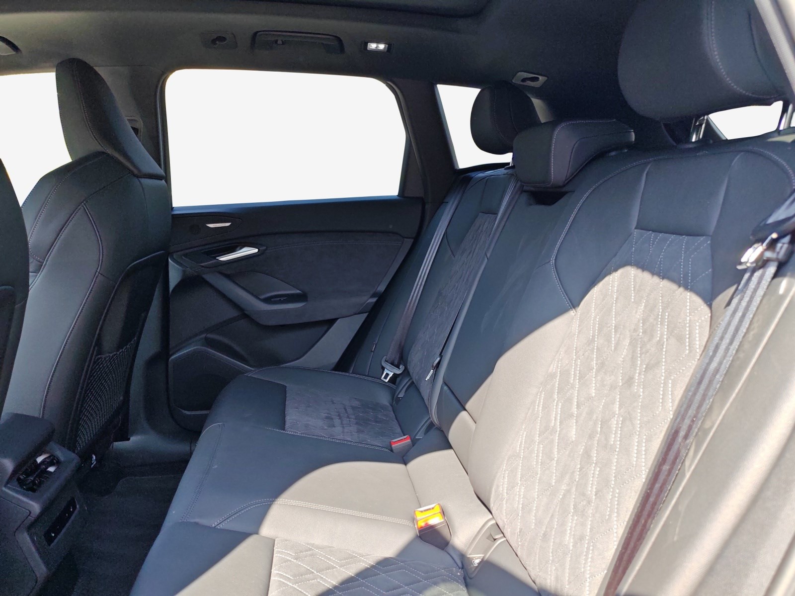 AUDI Q6 e-tron quattro-image-11