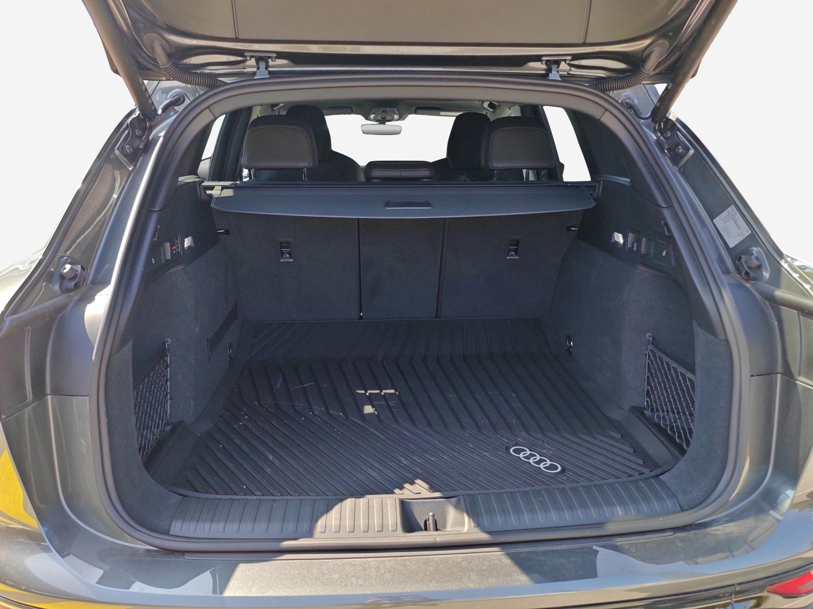 AUDI Q6 e-tron quattro-image-12