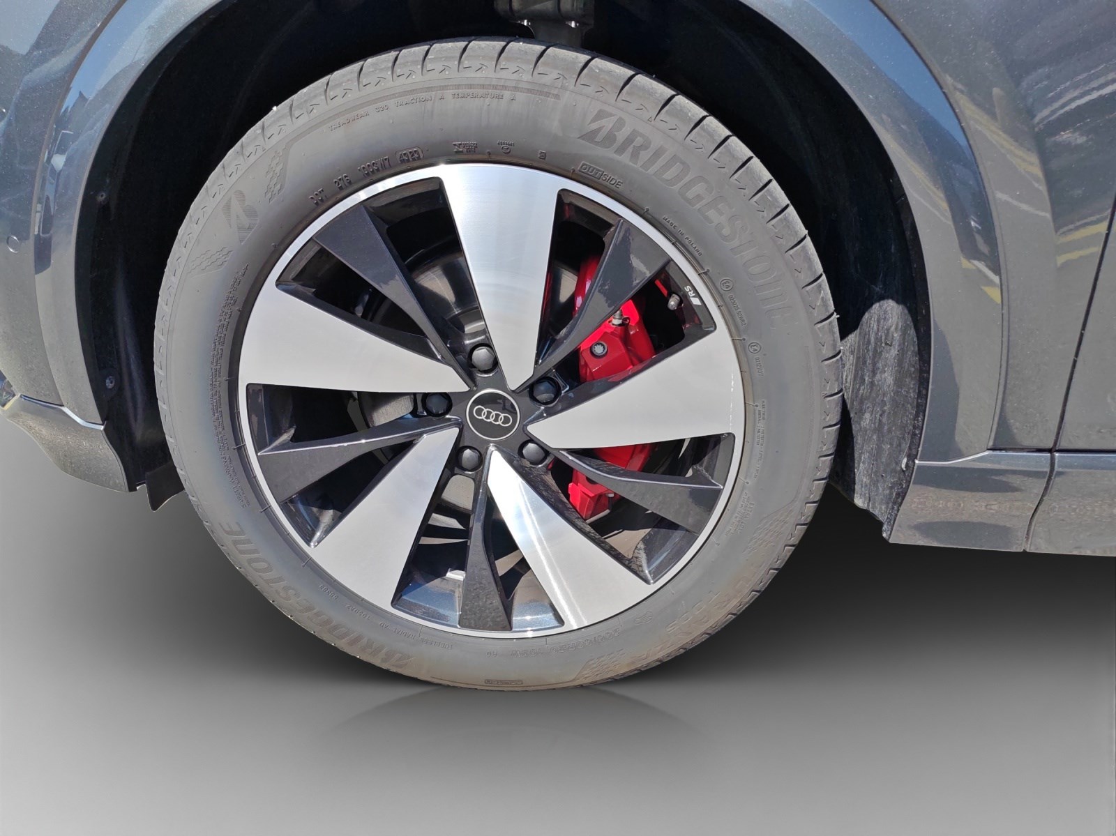 AUDI Q6 e-tron quattro-image-13