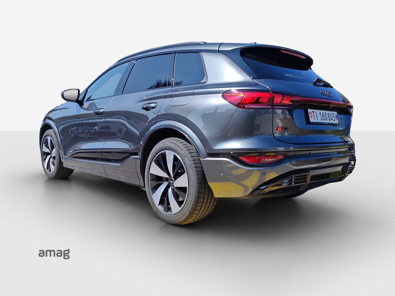 AUDI Q6 e-tron quattro-showroom-element-2