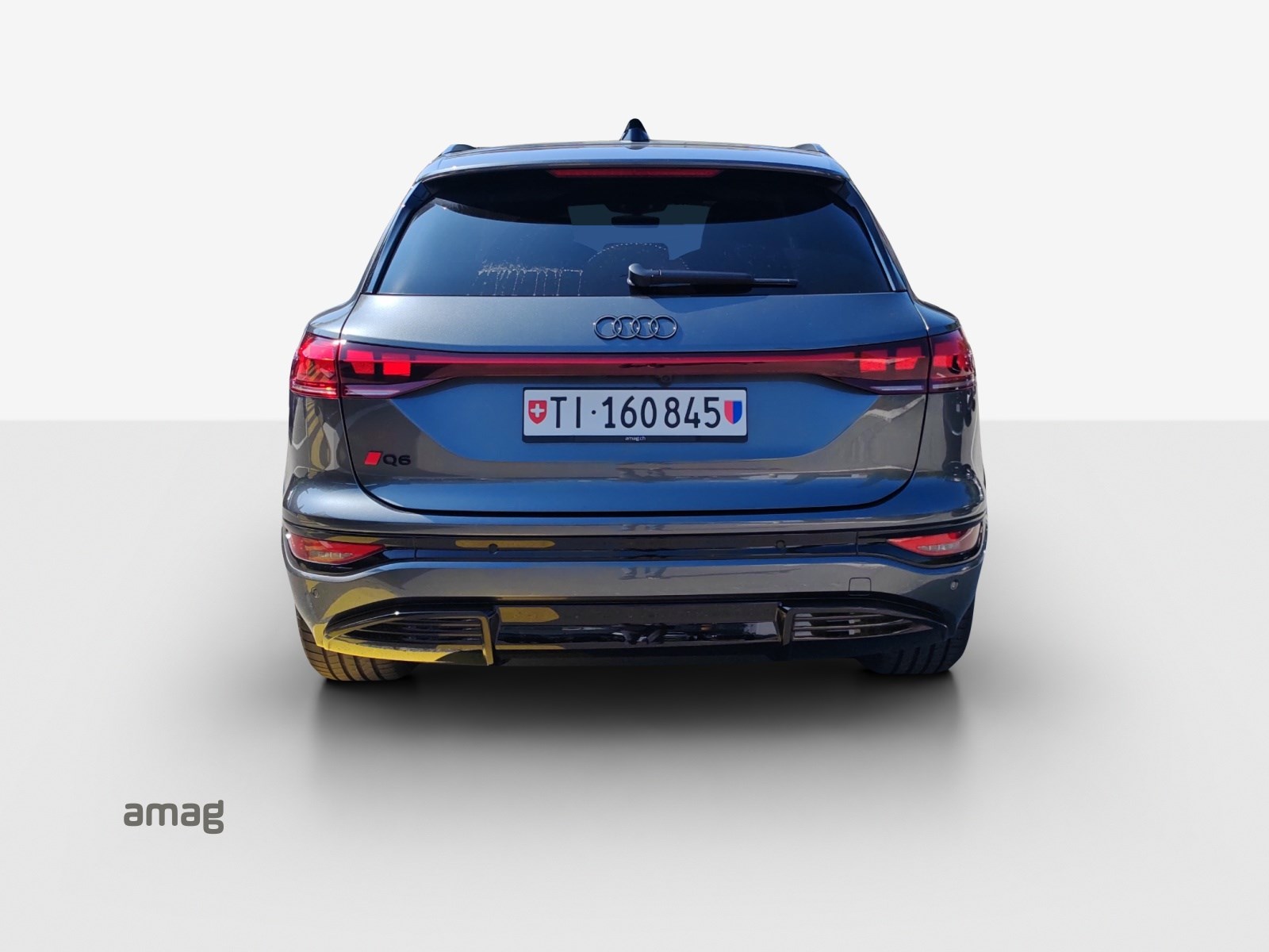 AUDI Q6 e-tron quattro-showroom-element-3
